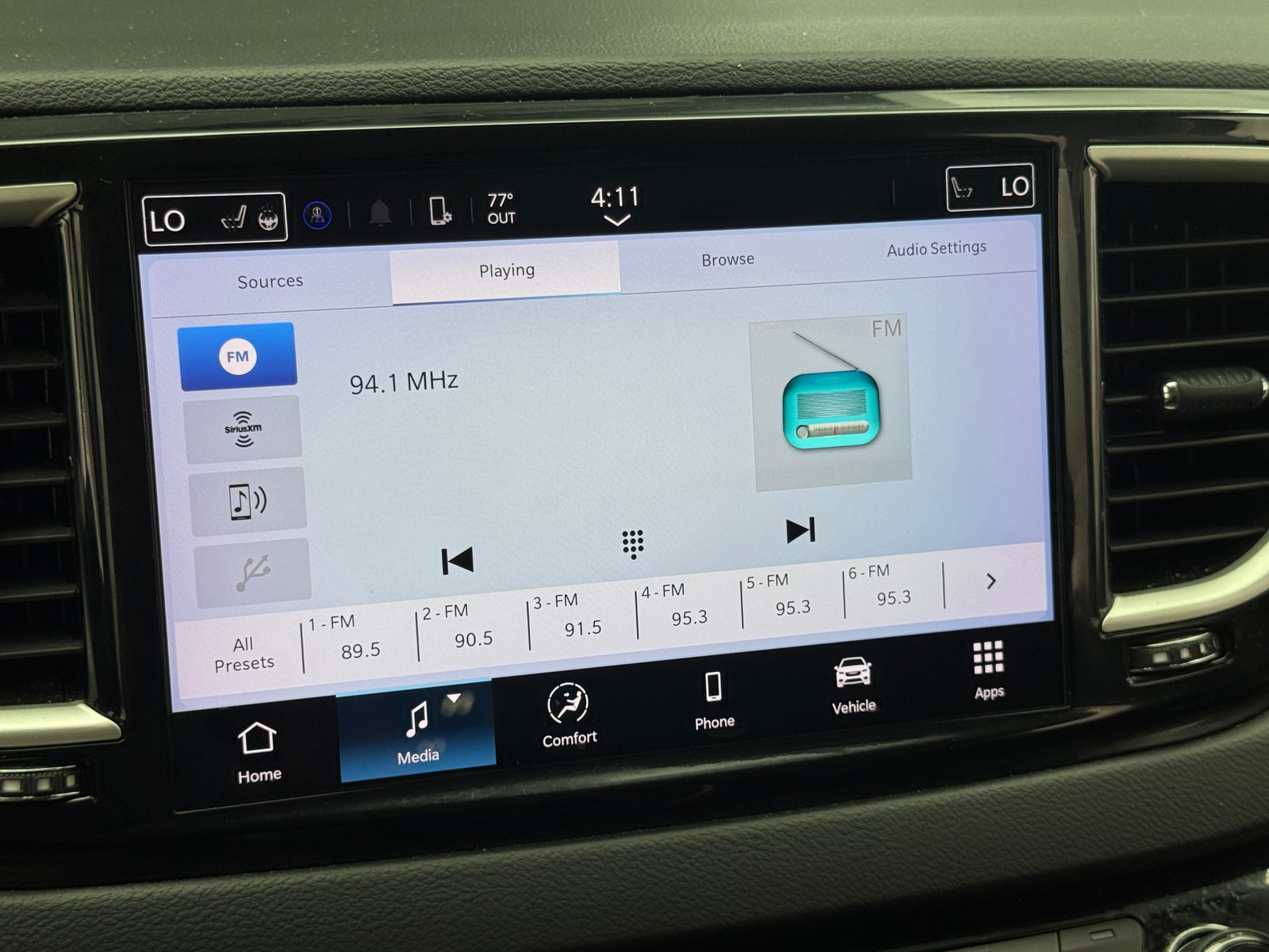 Thumbnail: 2023 Chrysler Pacifica - 3