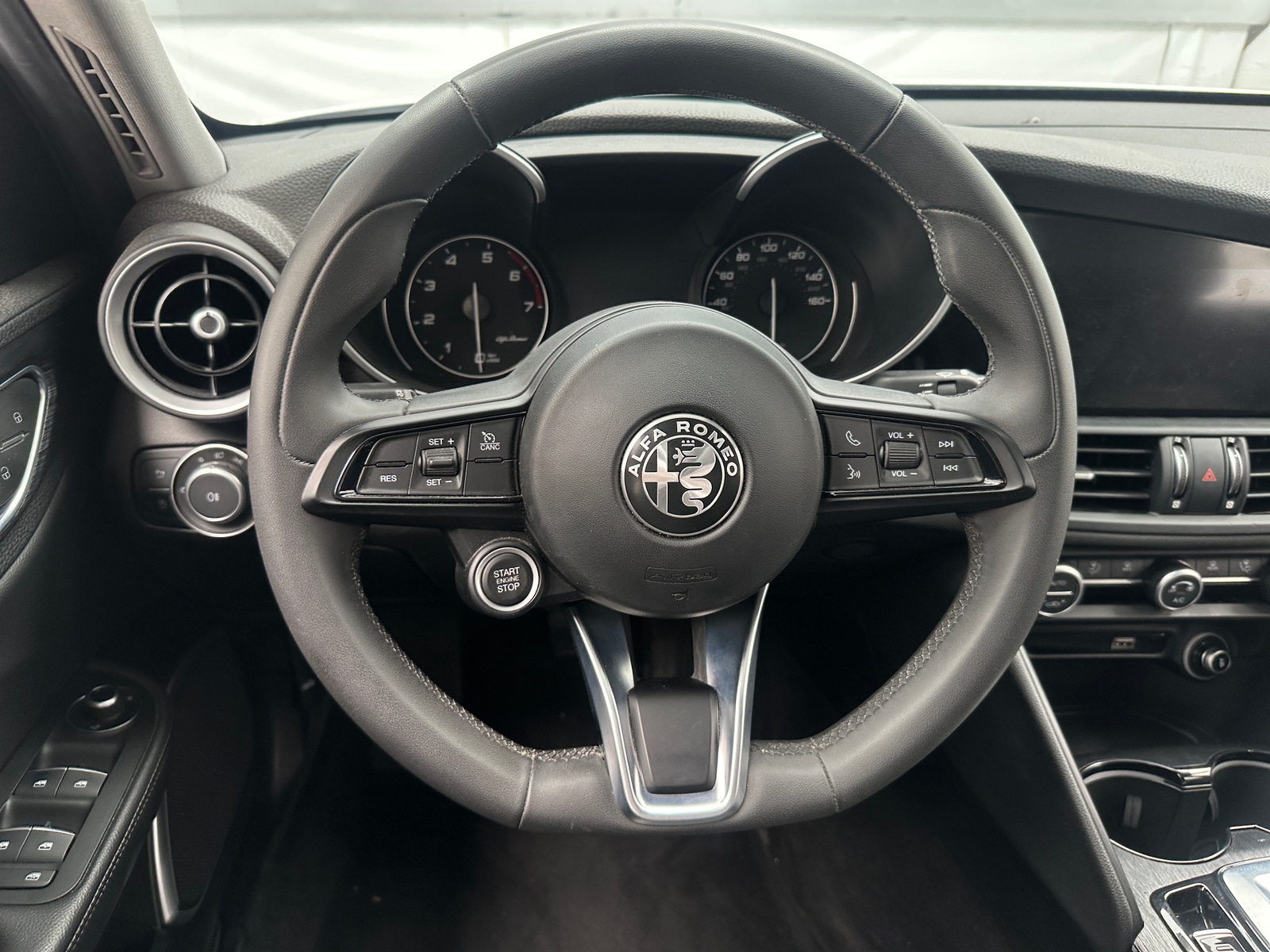 Thumbnail: 2020 Alfa Romeo Giulia - 4