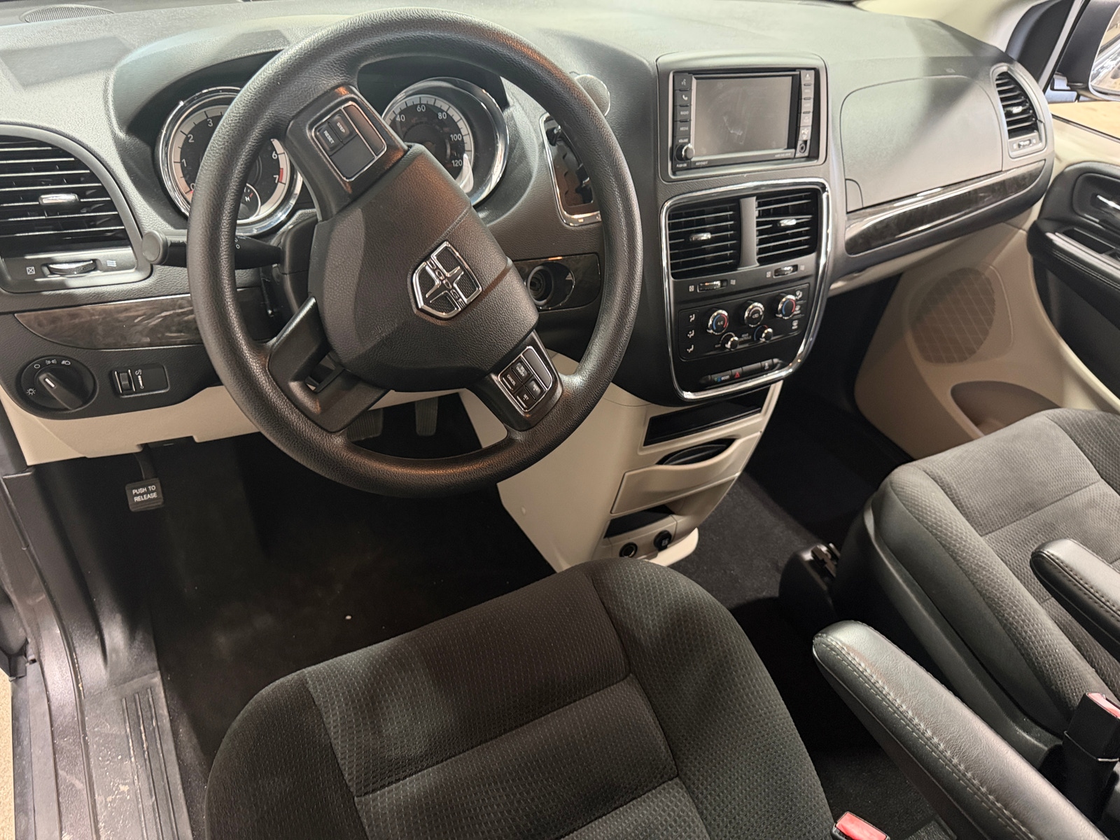 Thumbnail: 2019 Dodge Grand Caravan - 3