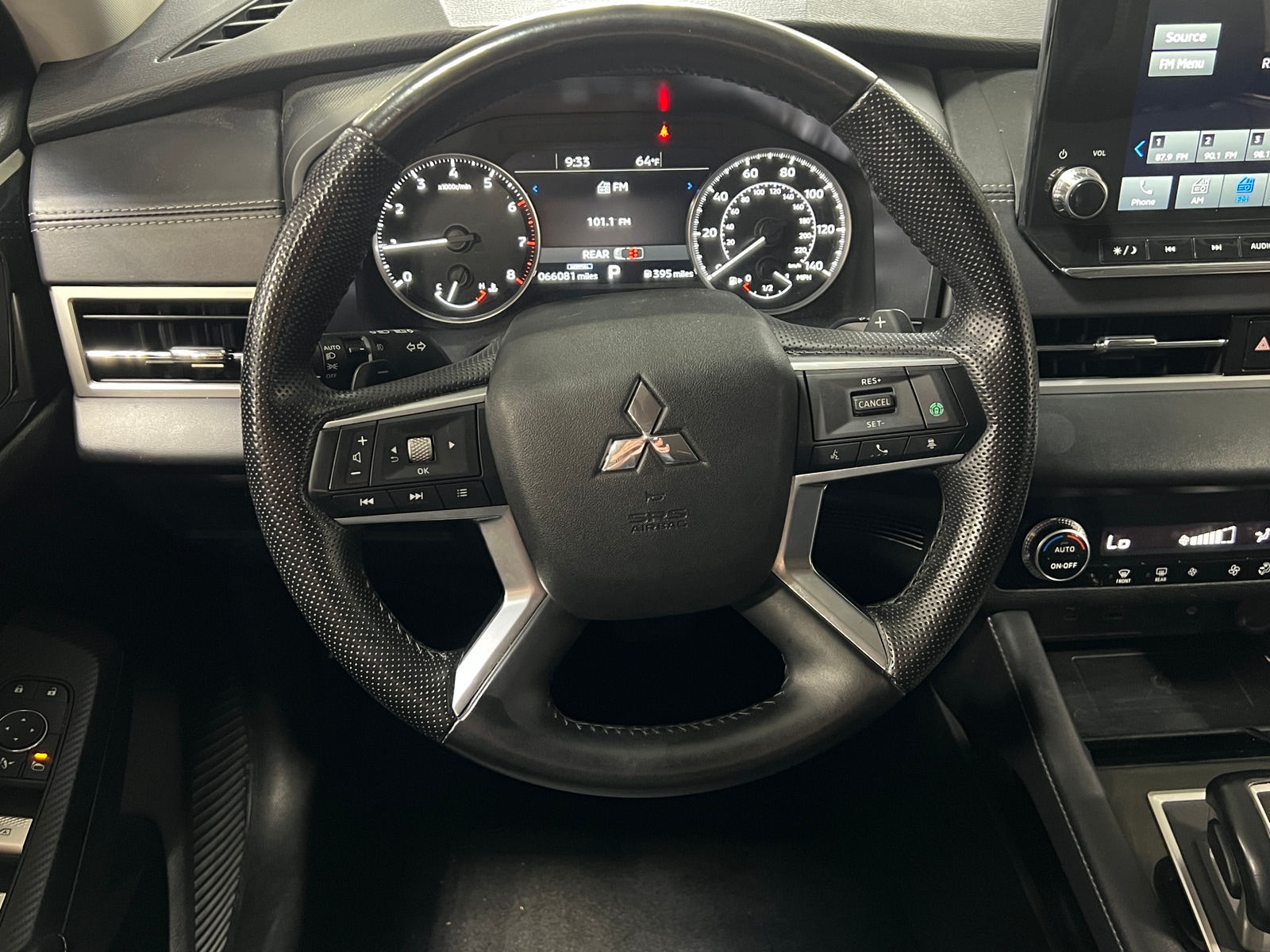 Thumbnail: 2024 Mitsubishi Outlander - 4