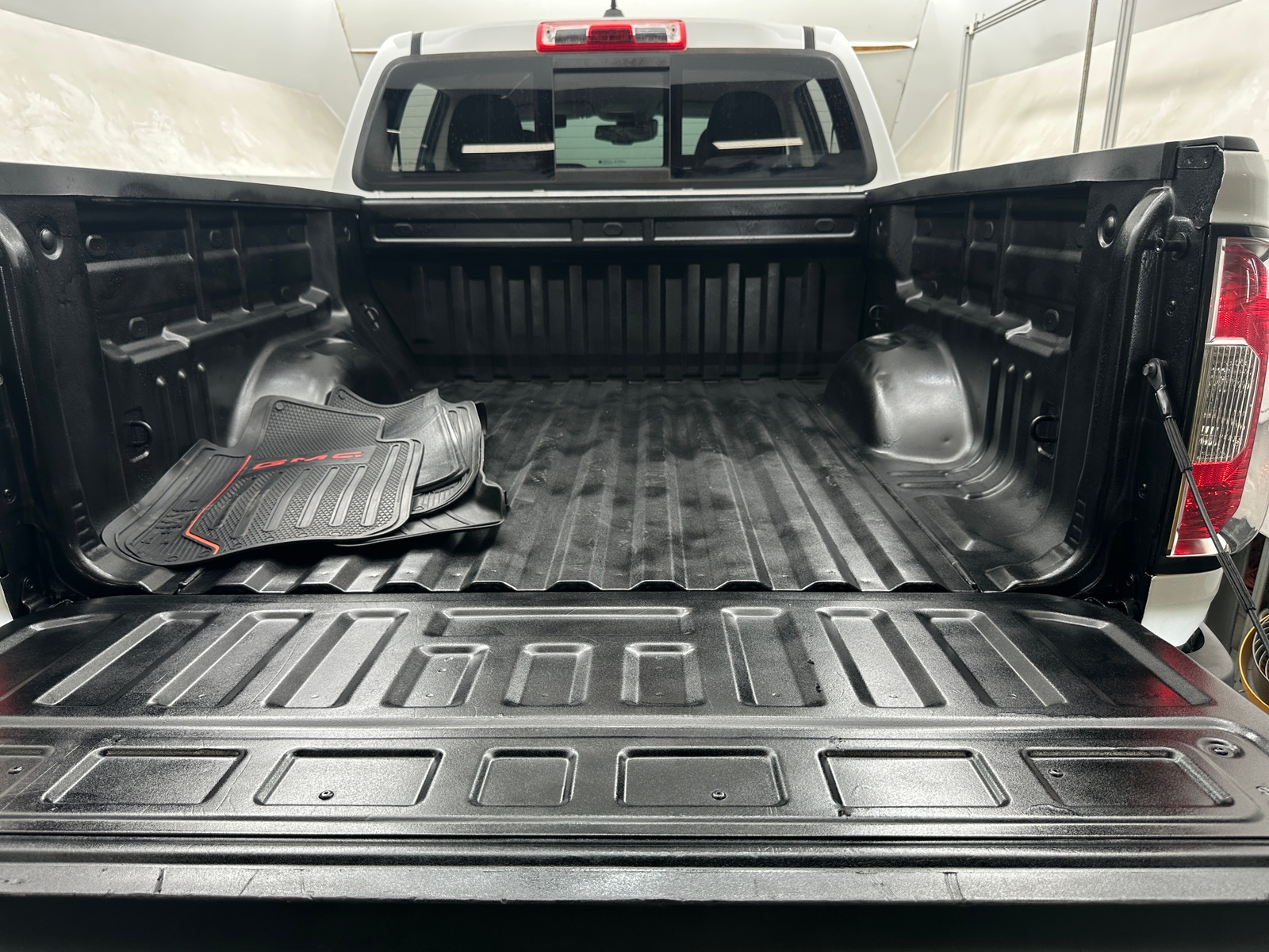 Thumbnail: 2018 GMC Canyon - 6