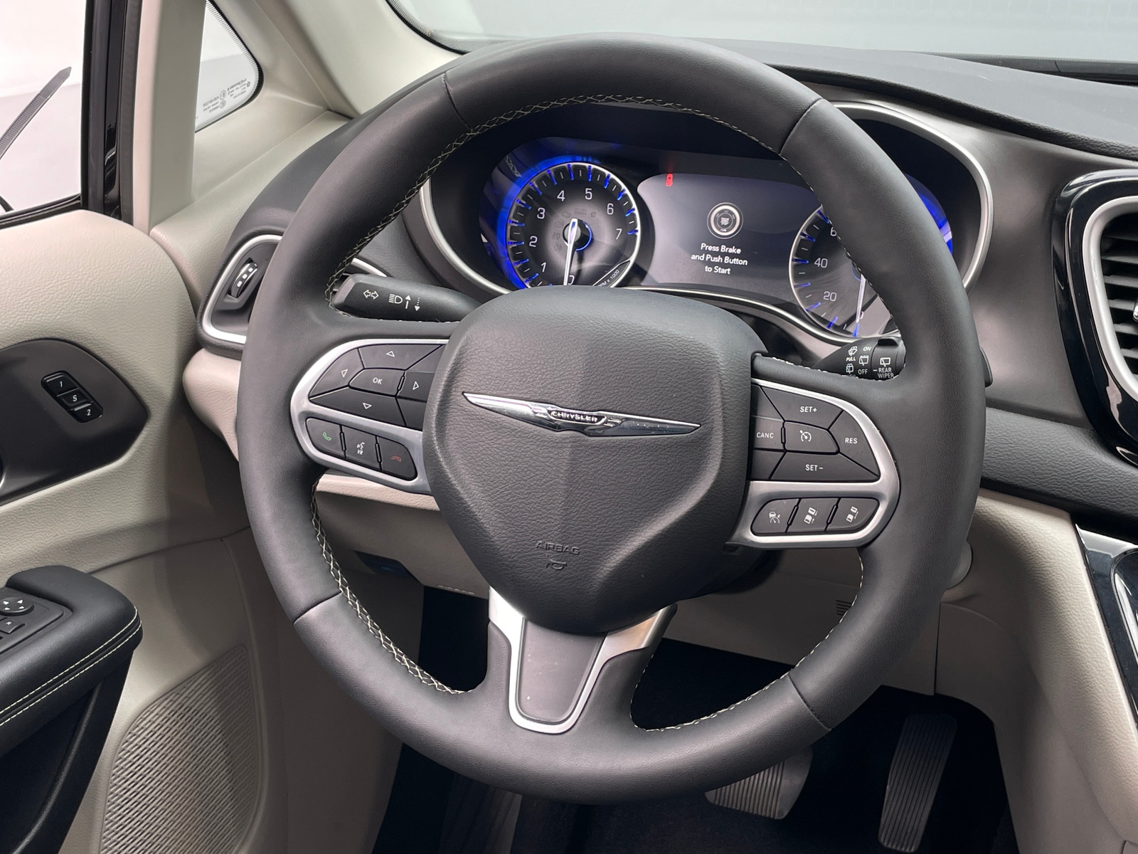 Thumbnail: 2024 Chrysler Pacifica - 4