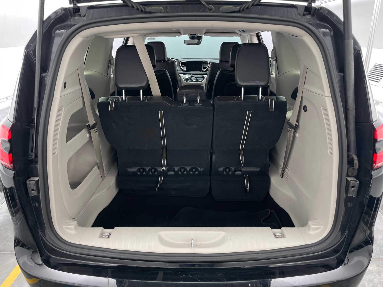 Thumbnail: 2024 Chrysler Pacifica - 6