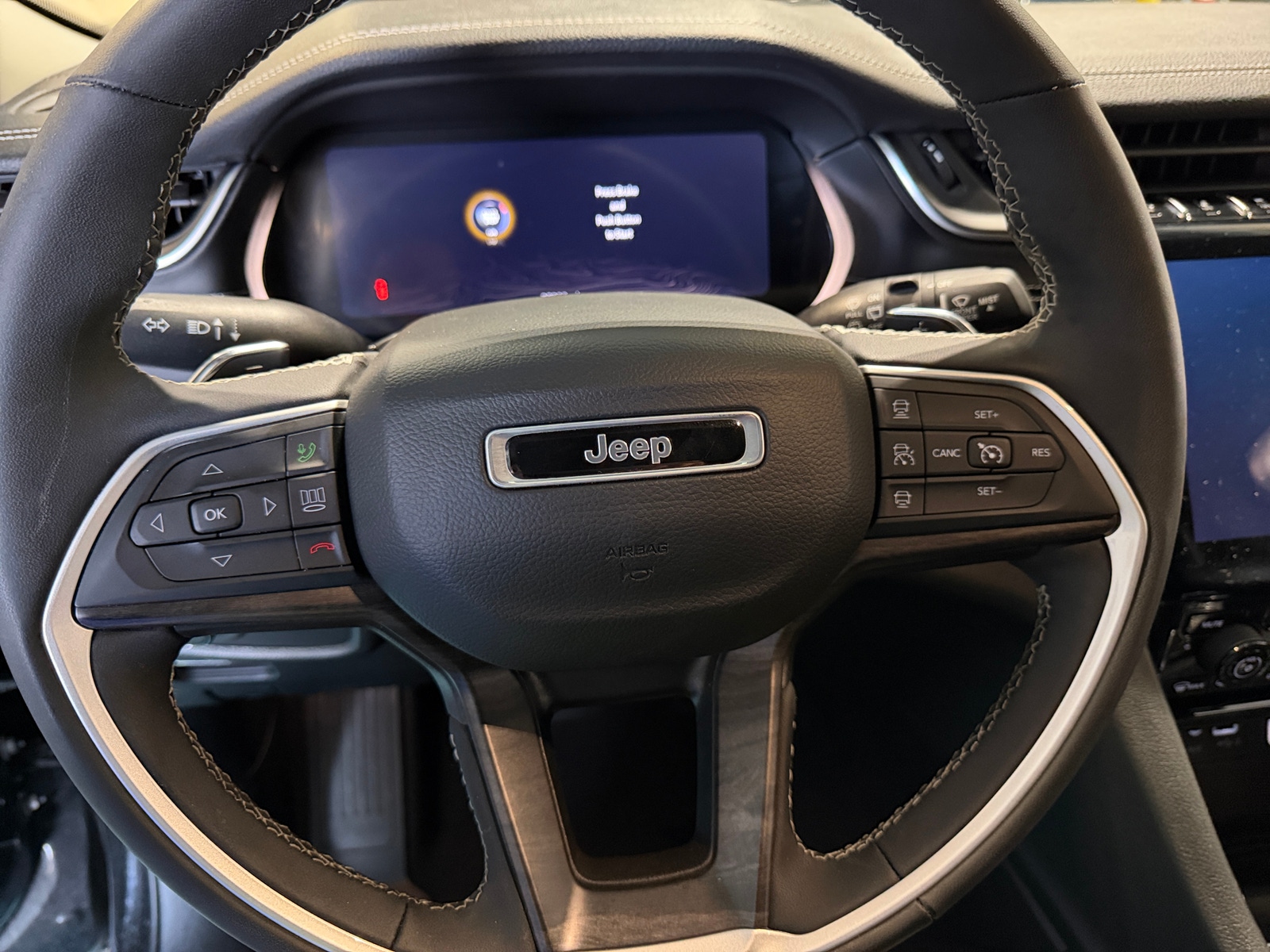 Thumbnail: 2023 Jeep Grand Cherokee L - 4