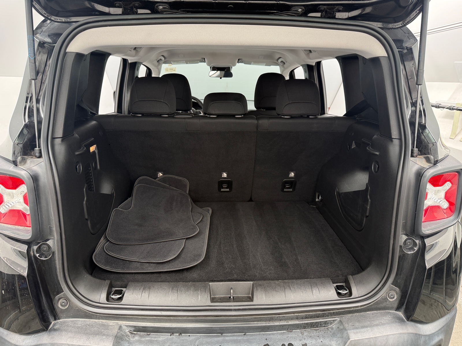 Thumbnail: 2021 Jeep Renegade - 7
