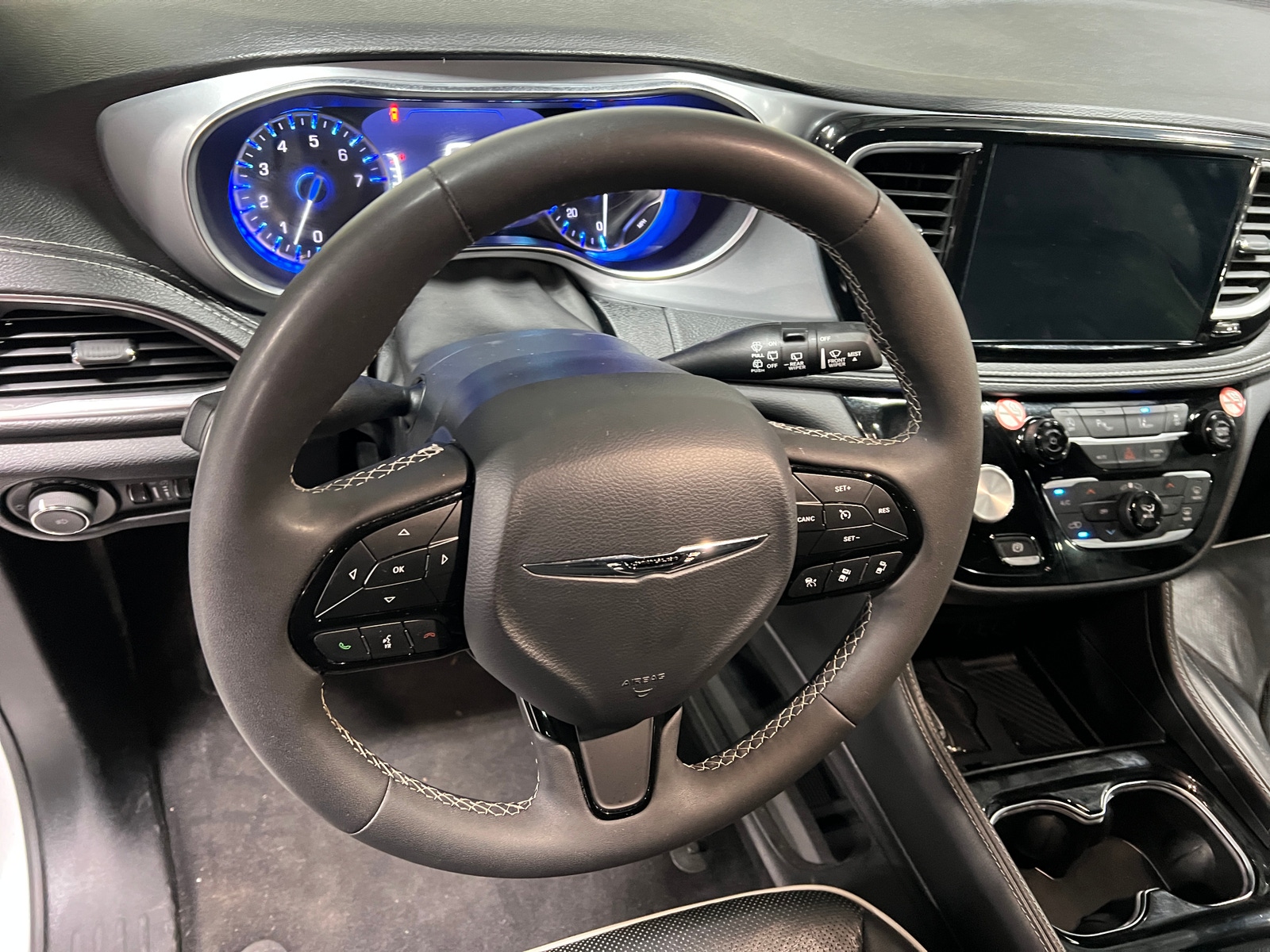 Thumbnail: 2025 Chrysler Pacifica - 4