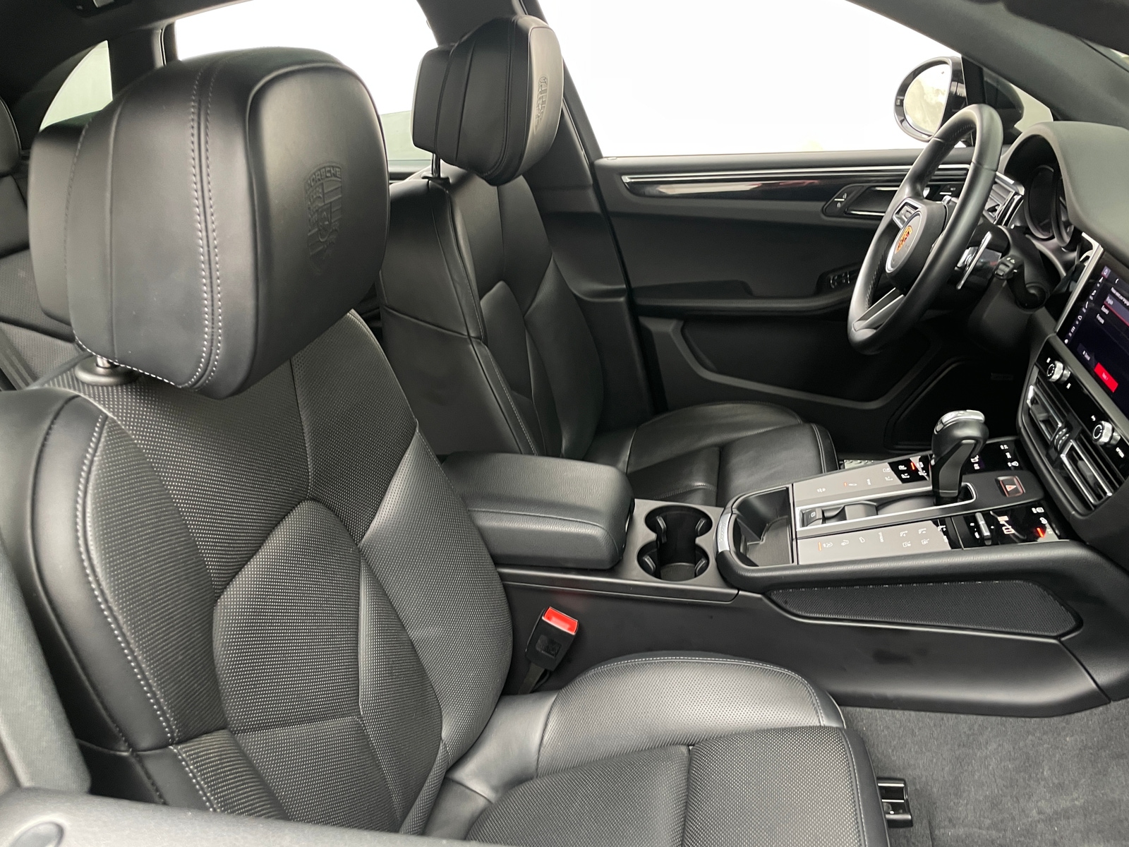 Thumbnail: 2022 Porsche Macan - 2