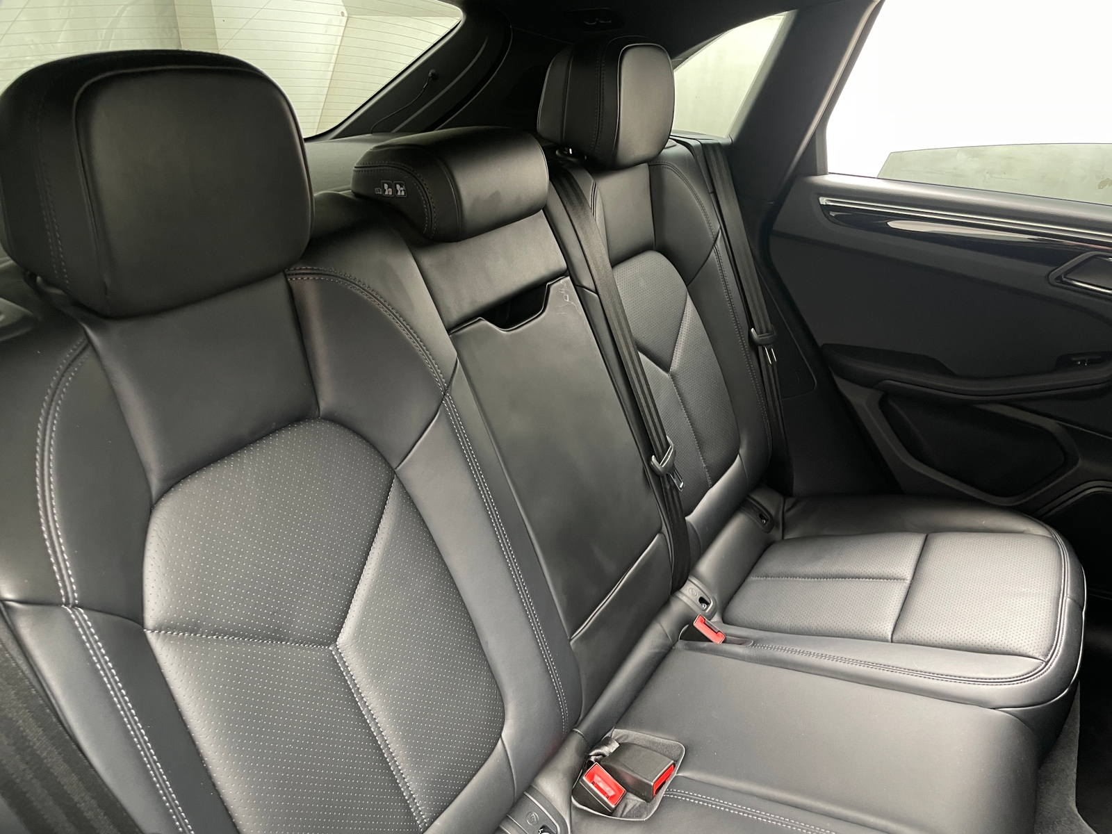 Thumbnail: 2022 Porsche Macan - 6