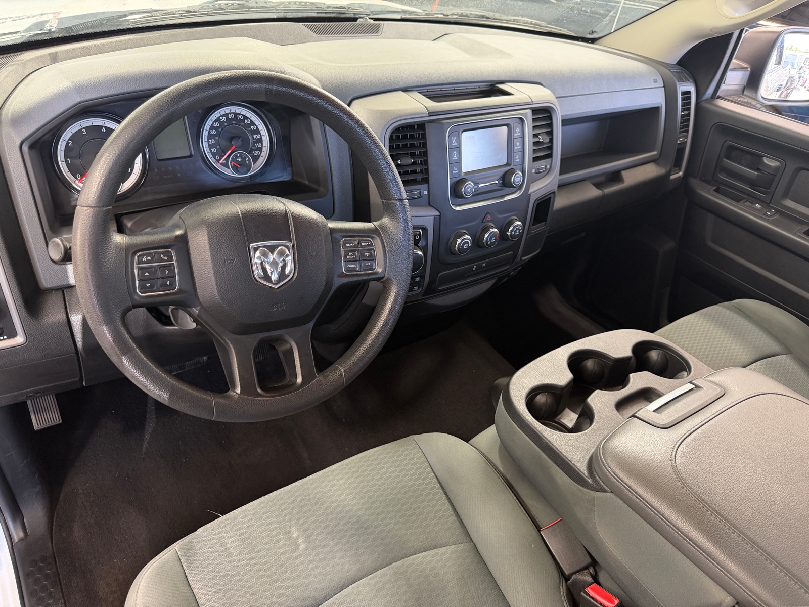 Thumbnail: 2019 RAM 1500 Classic - 3
