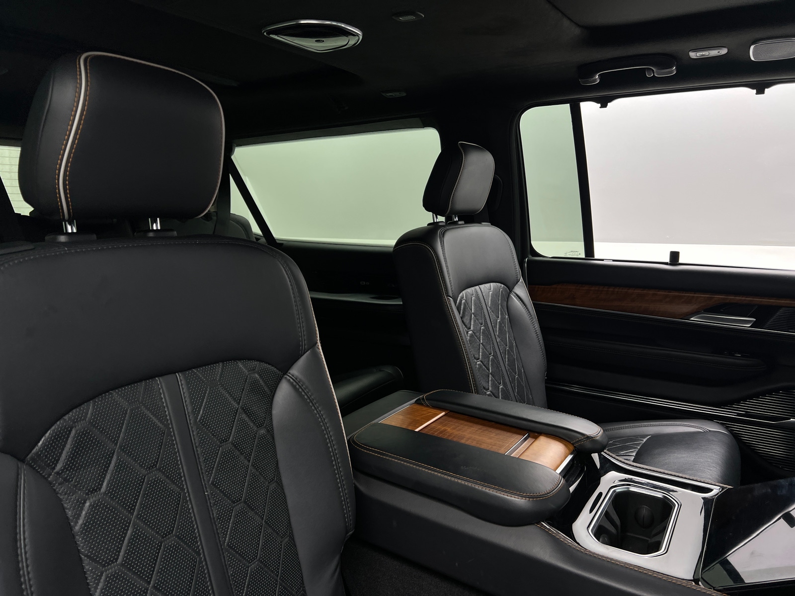 Thumbnail: 2024 Jeep Grand Wagoneer L - 5