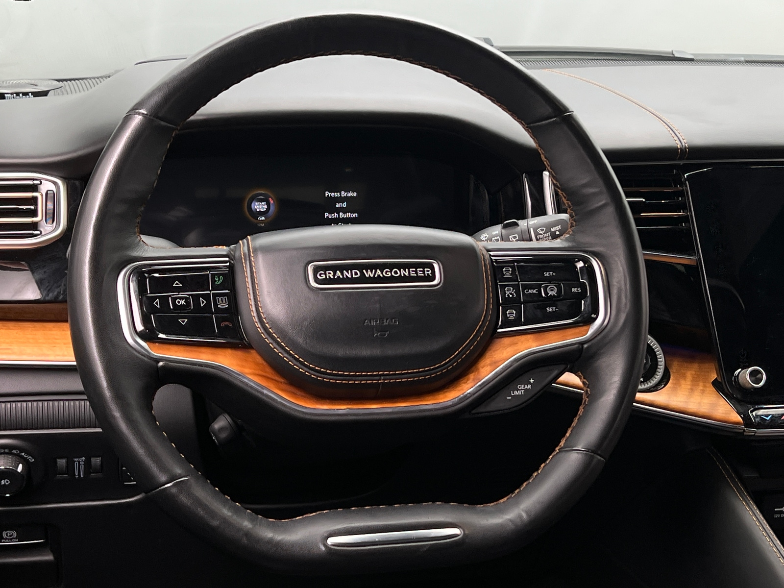 Thumbnail: 2024 Jeep Grand Wagoneer L - 4