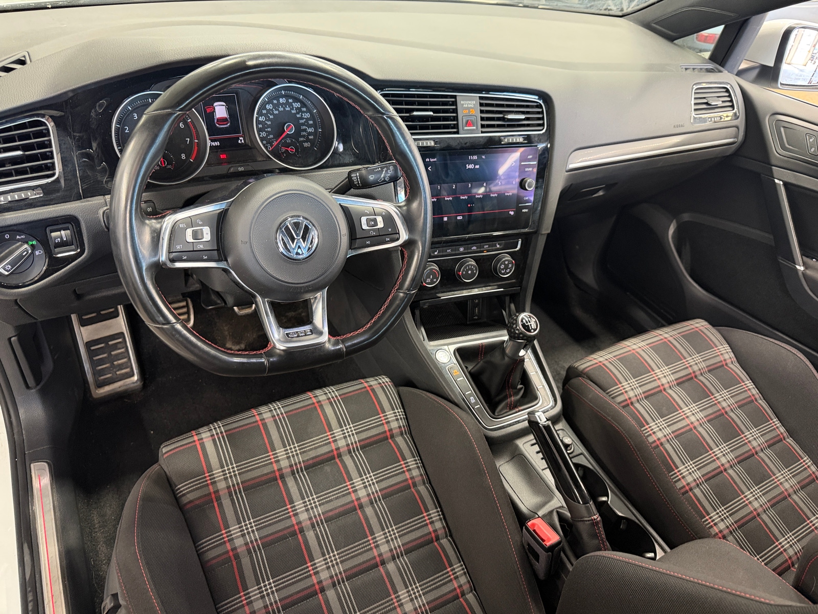 Thumbnail: 2018 Volkswagen Golf - 3