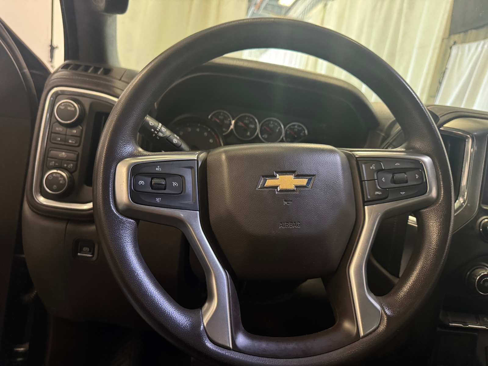 Thumbnail: 2020 Chevrolet Silverado 1500 - 5