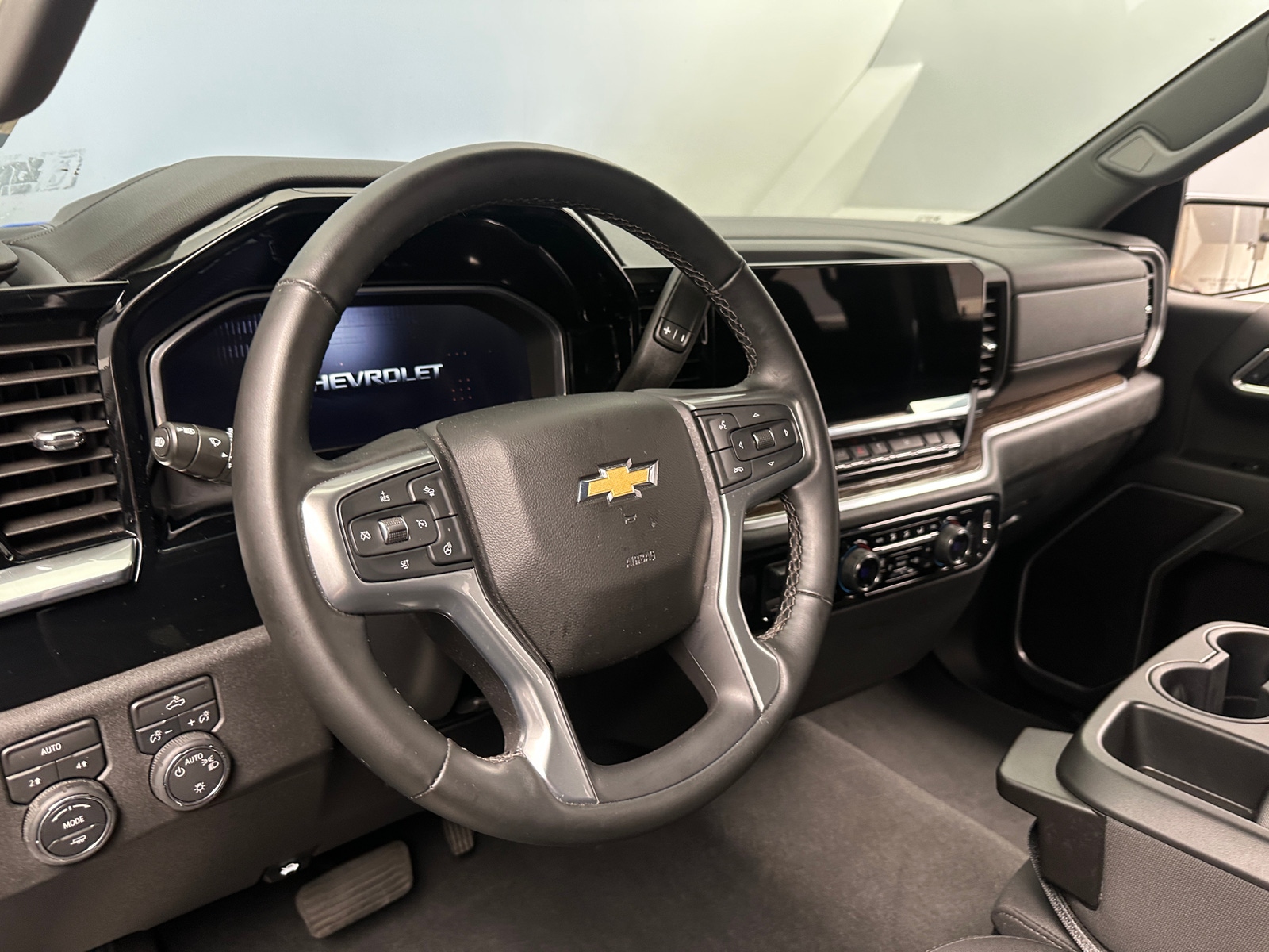 Thumbnail: 2026 Chevrolet Silverado 1500 - 5