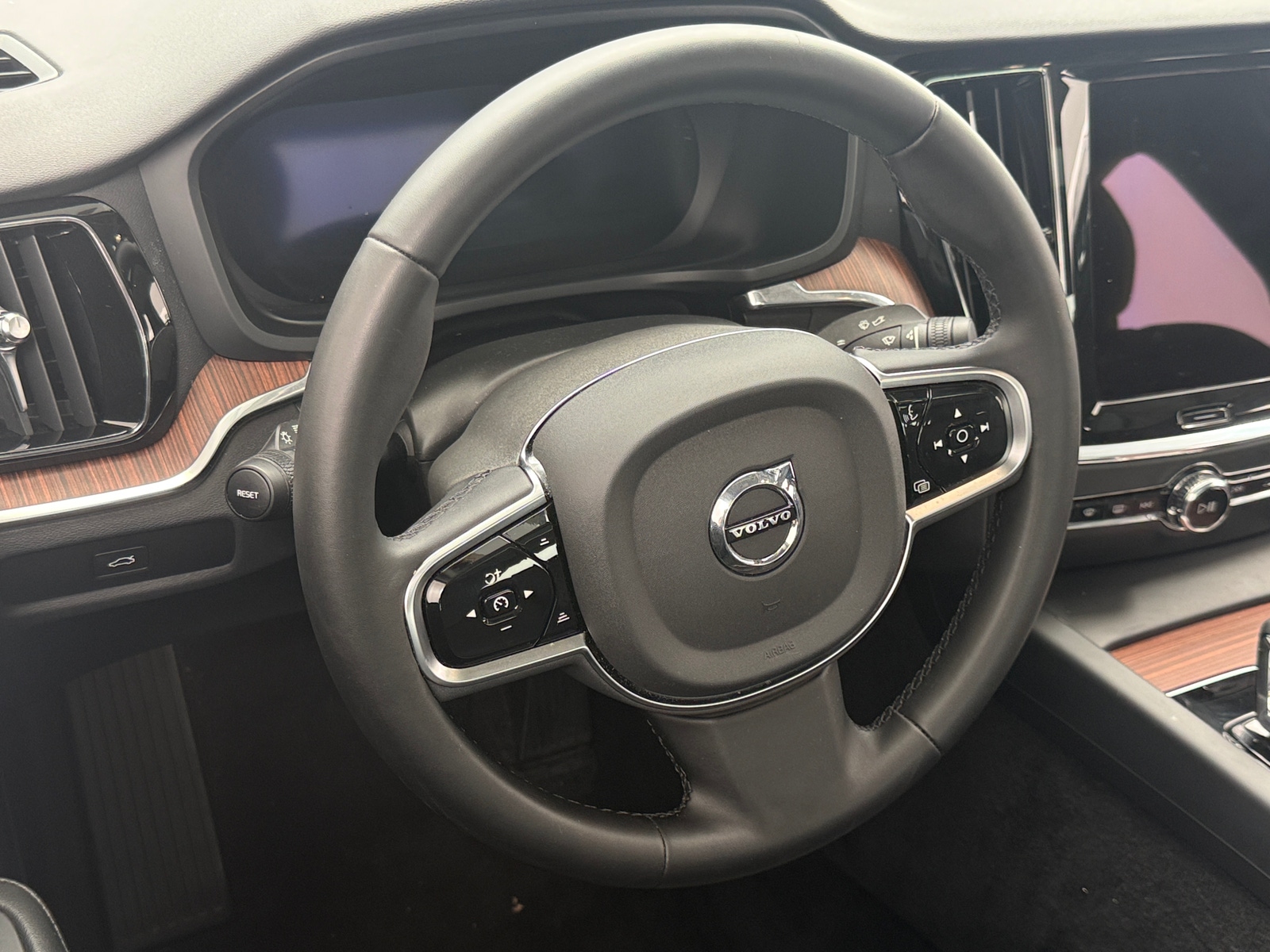 Thumbnail: 2024 Volvo S60 - 5