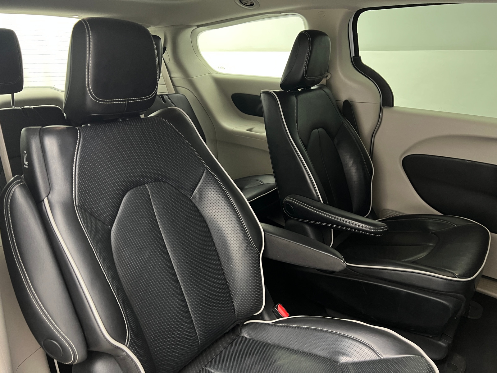 Thumbnail: 2023 Chrysler Pacifica - 5