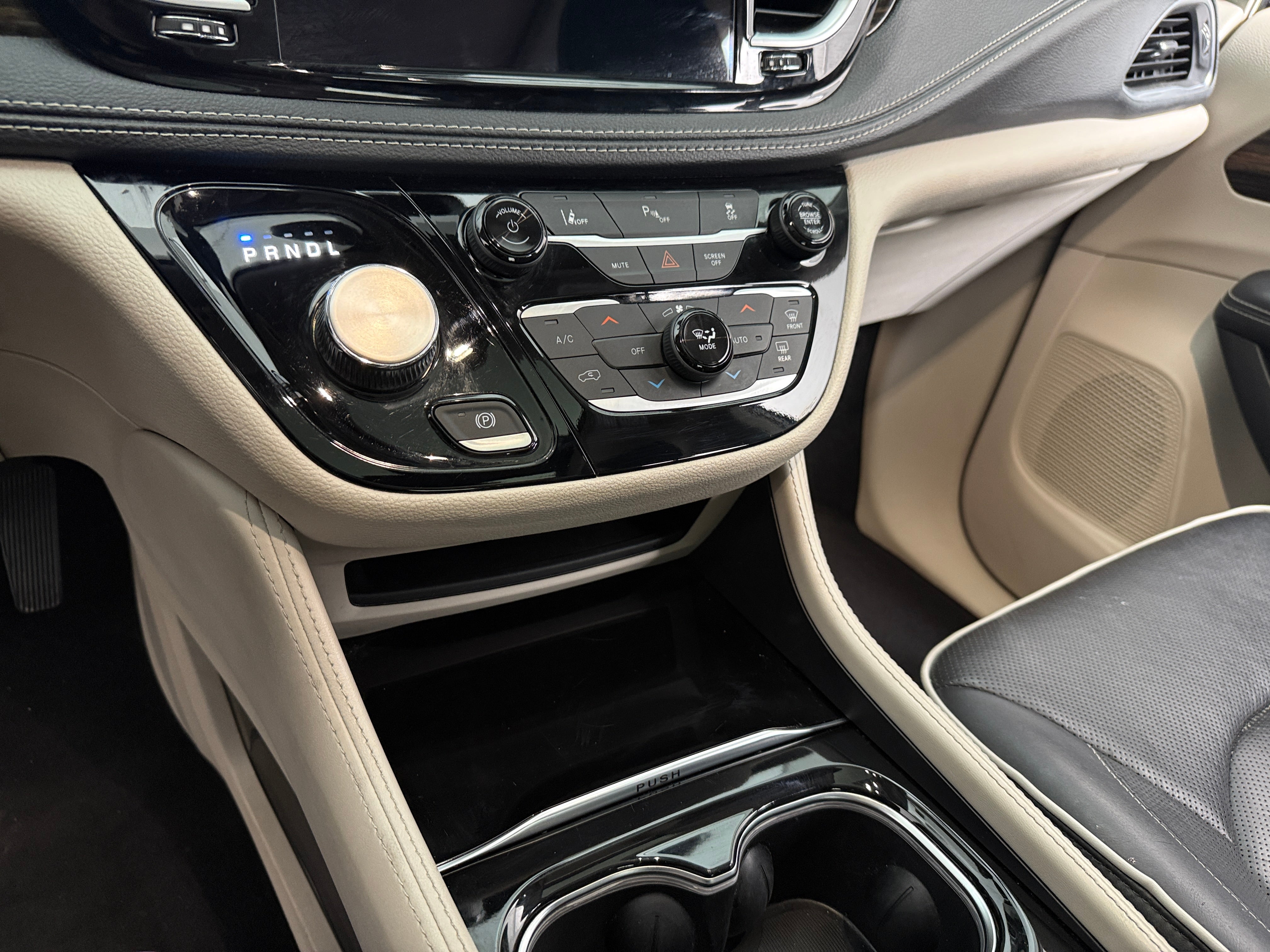 2023 Chrysler Pacifica Hybrid Limited