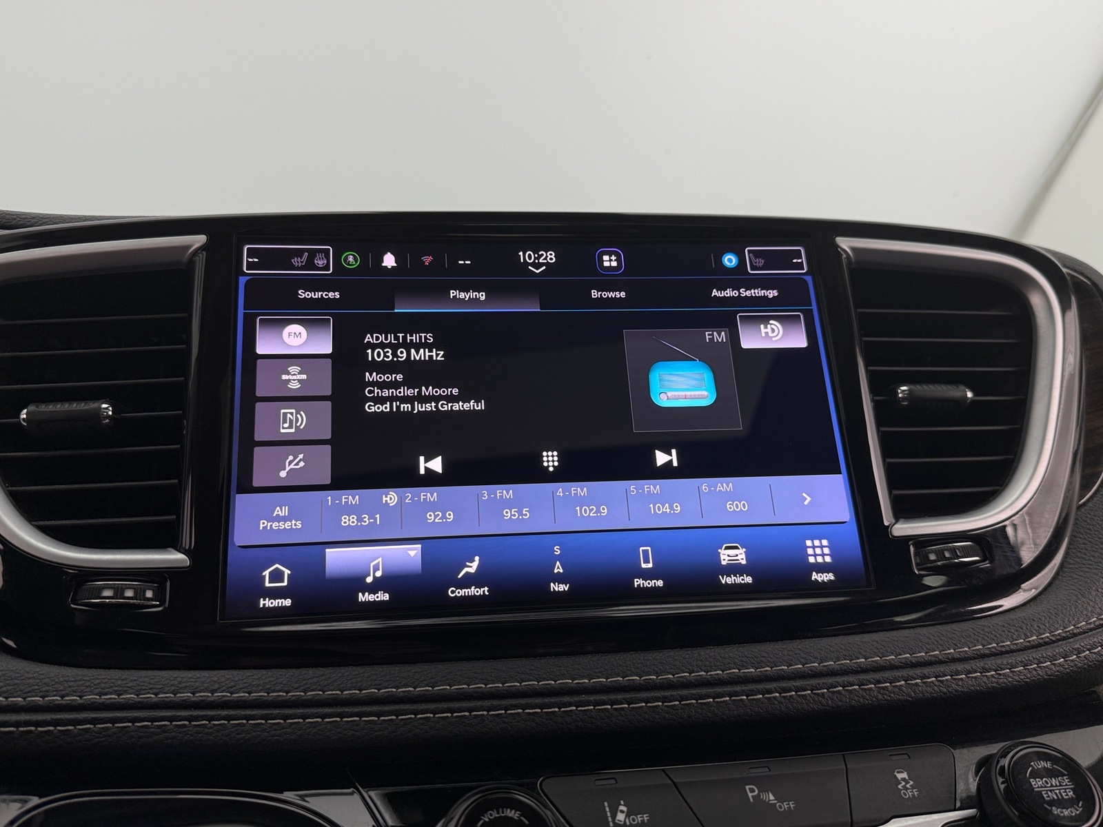 Thumbnail: 2023 Chrysler Pacifica - 3
