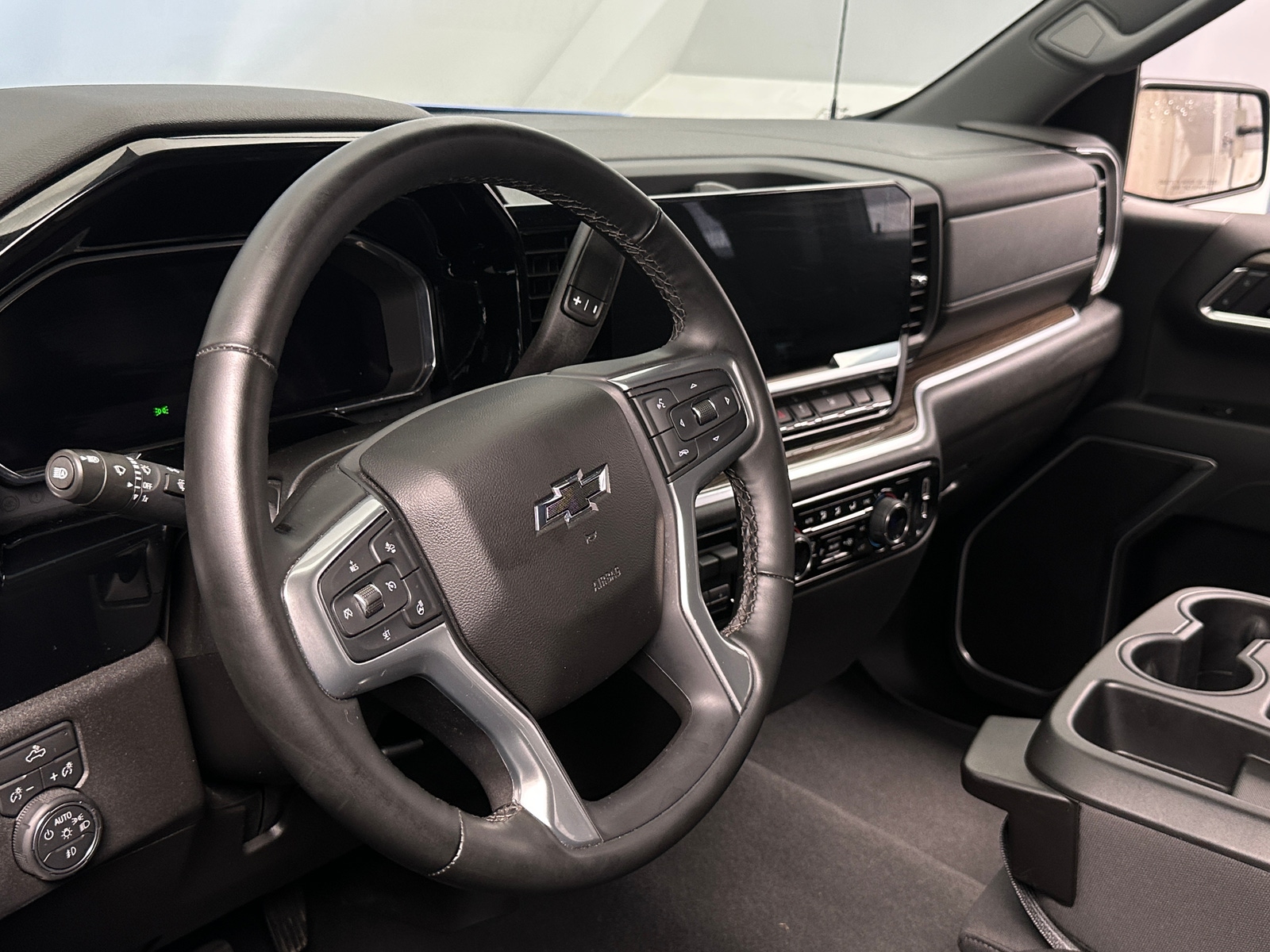Thumbnail: 2026 Chevrolet Silverado 1500 - 5
