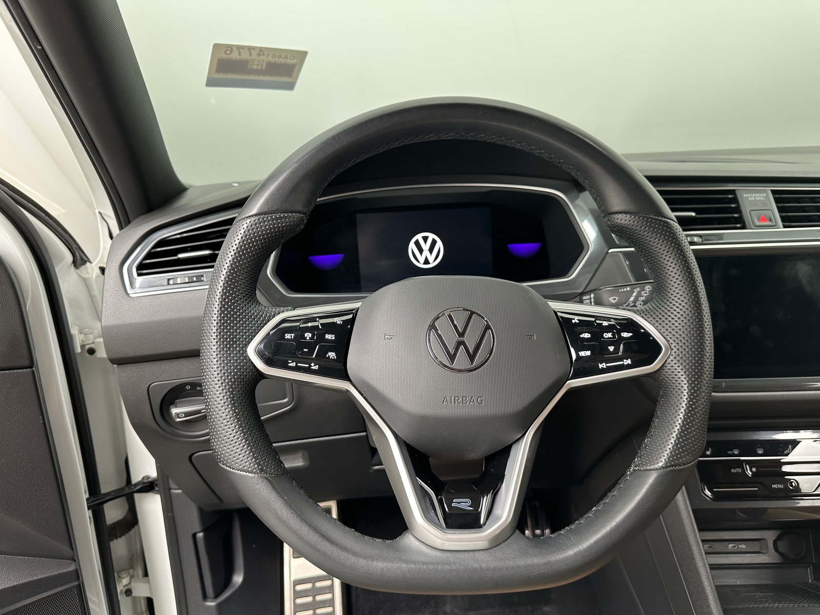 Thumbnail: 2022 Volkswagen Tiguan - 5