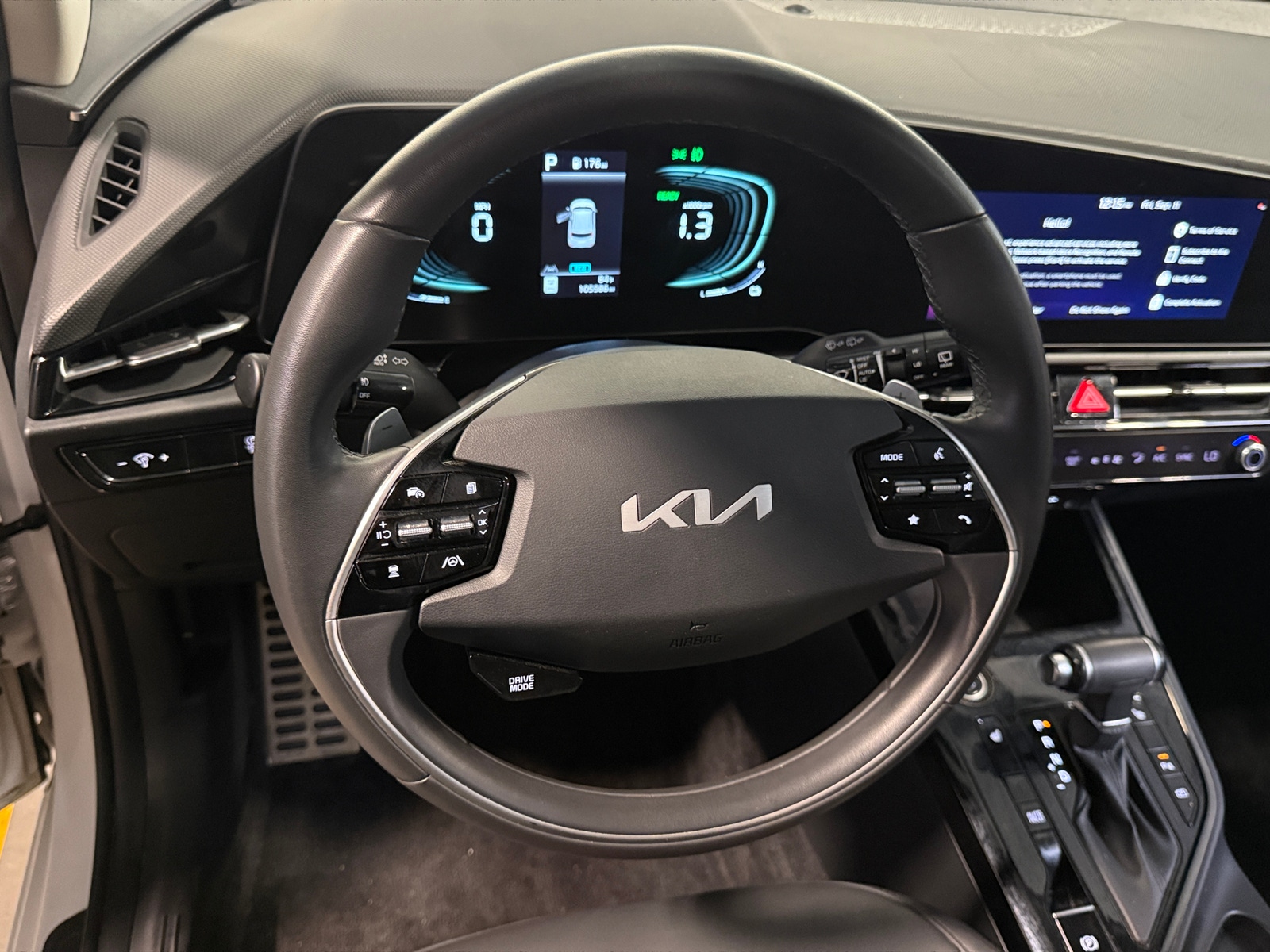 Thumbnail: 2023 Kia Niro - 4