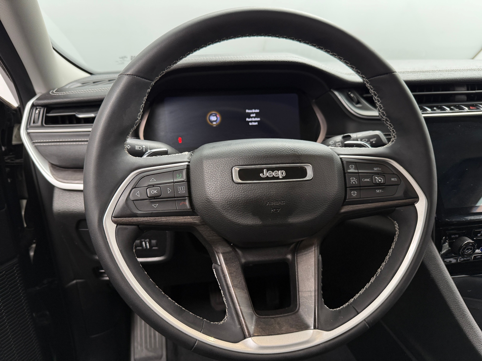 Thumbnail: 2023 Jeep Grand Cherokee L - 4