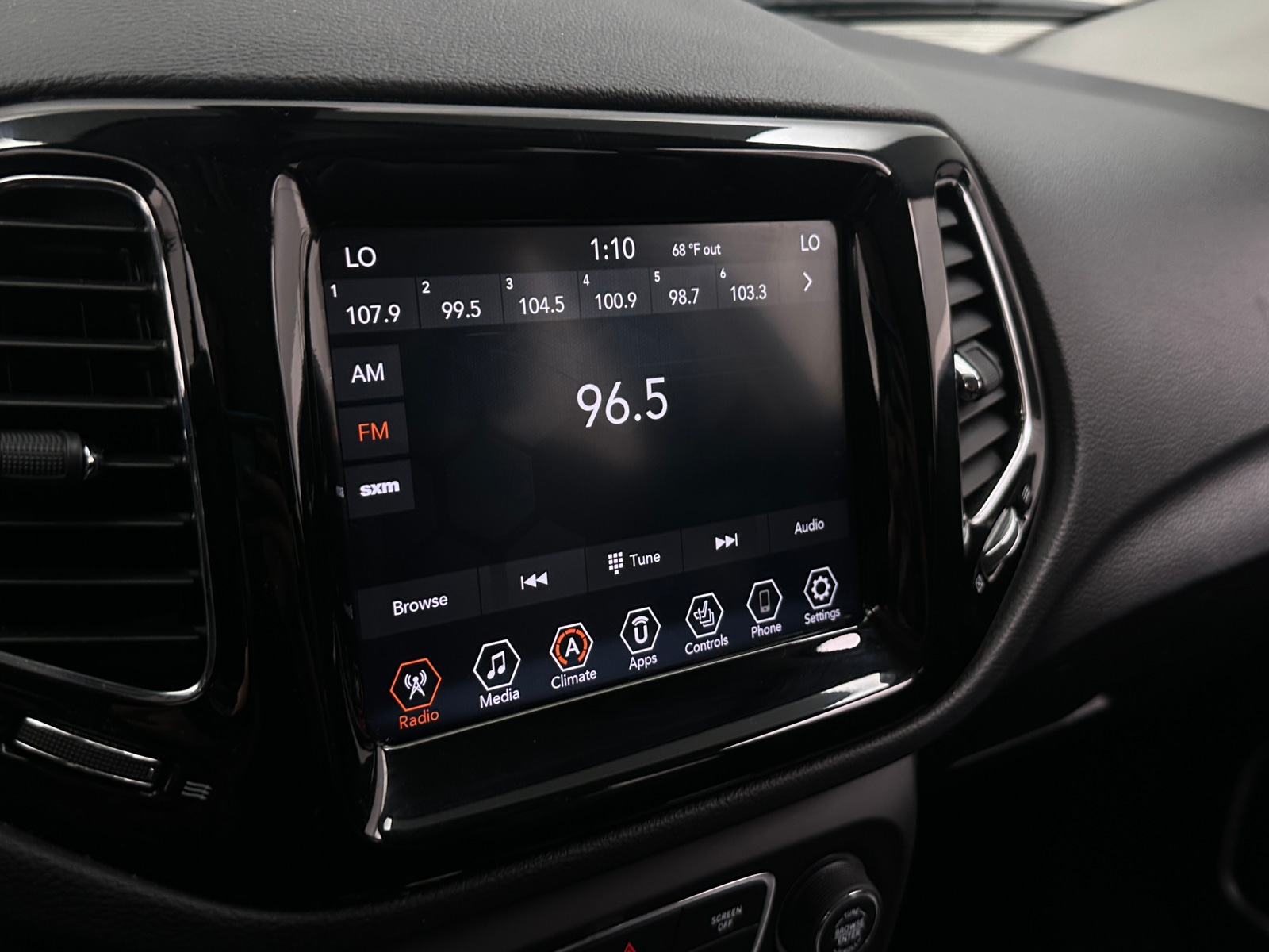Thumbnail: 2019 Jeep Compass - 3