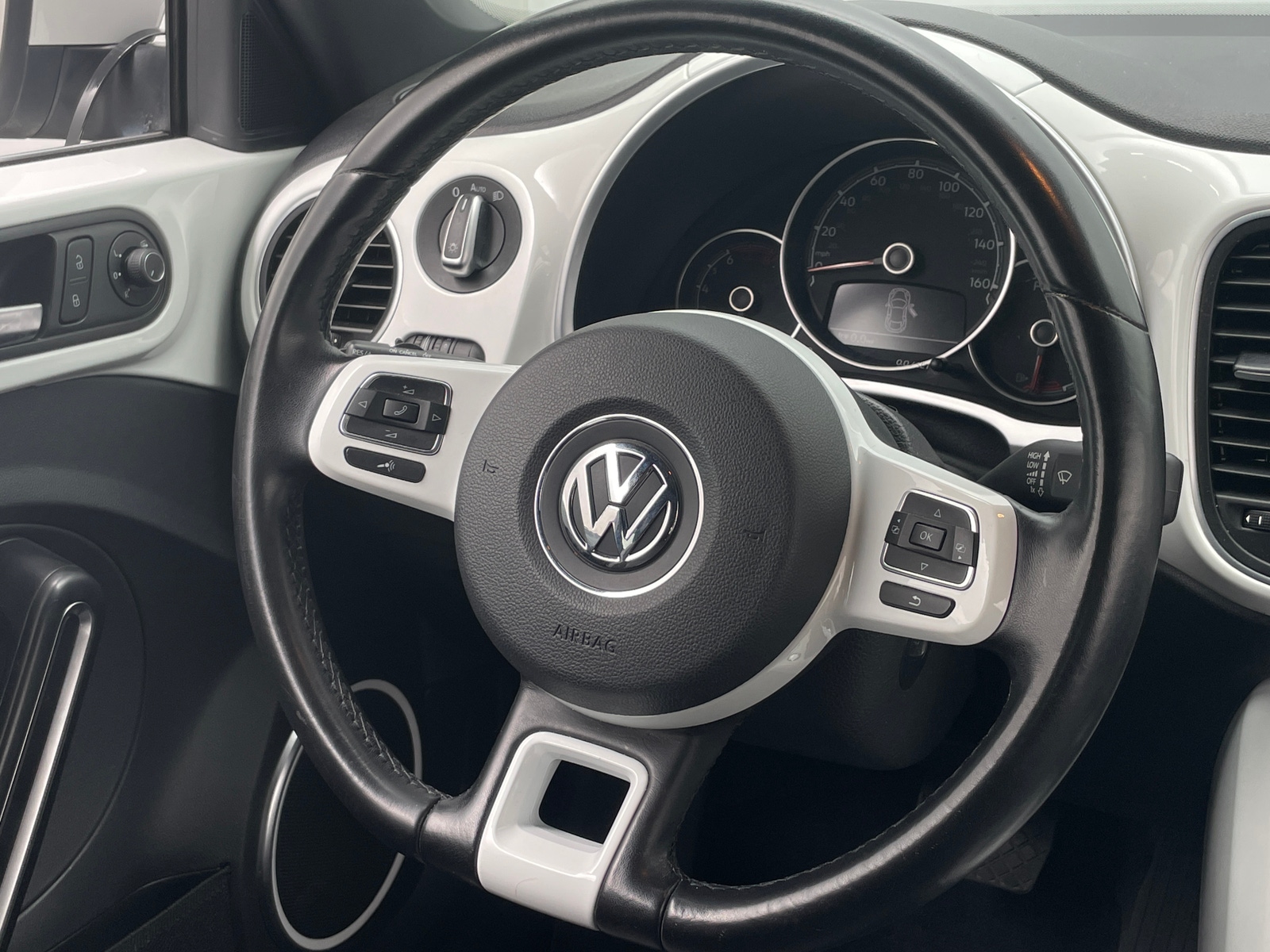 Thumbnail: 2019 Volkswagen Beetle - 5
