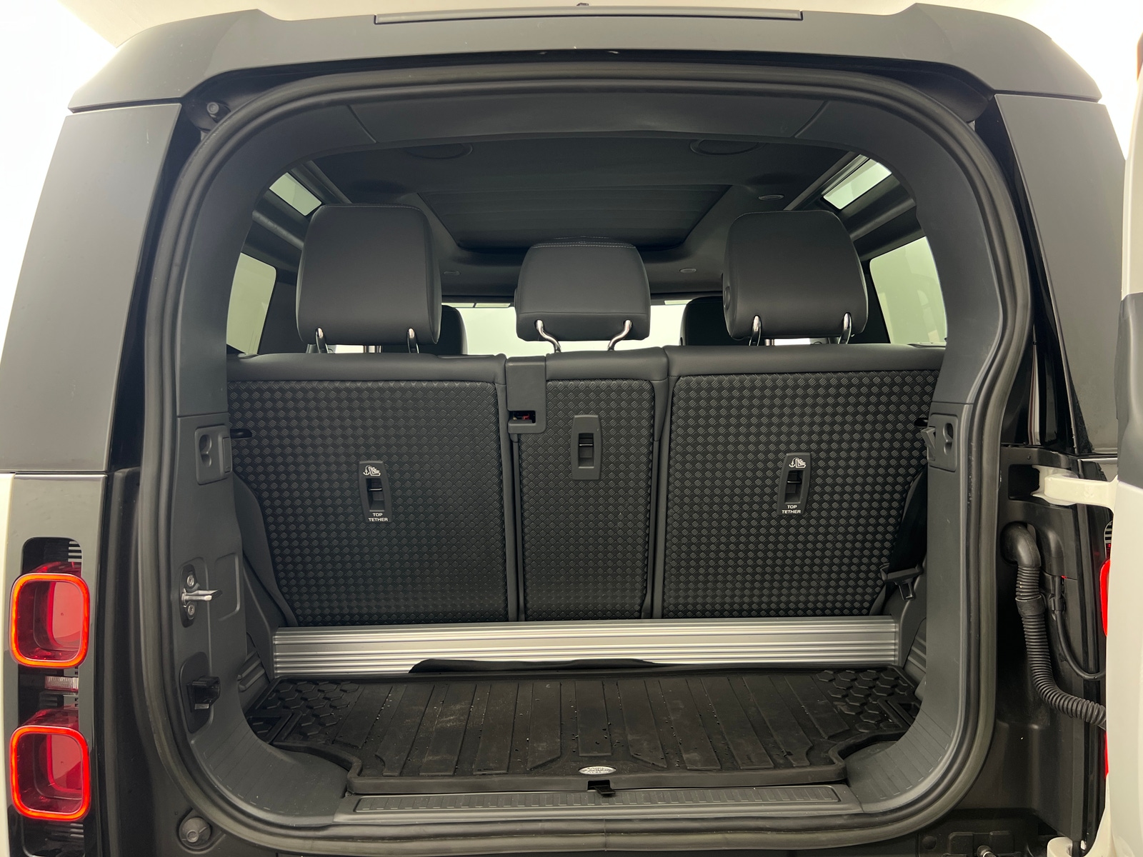 Thumbnail: 2023 Land Rover Defender - 5