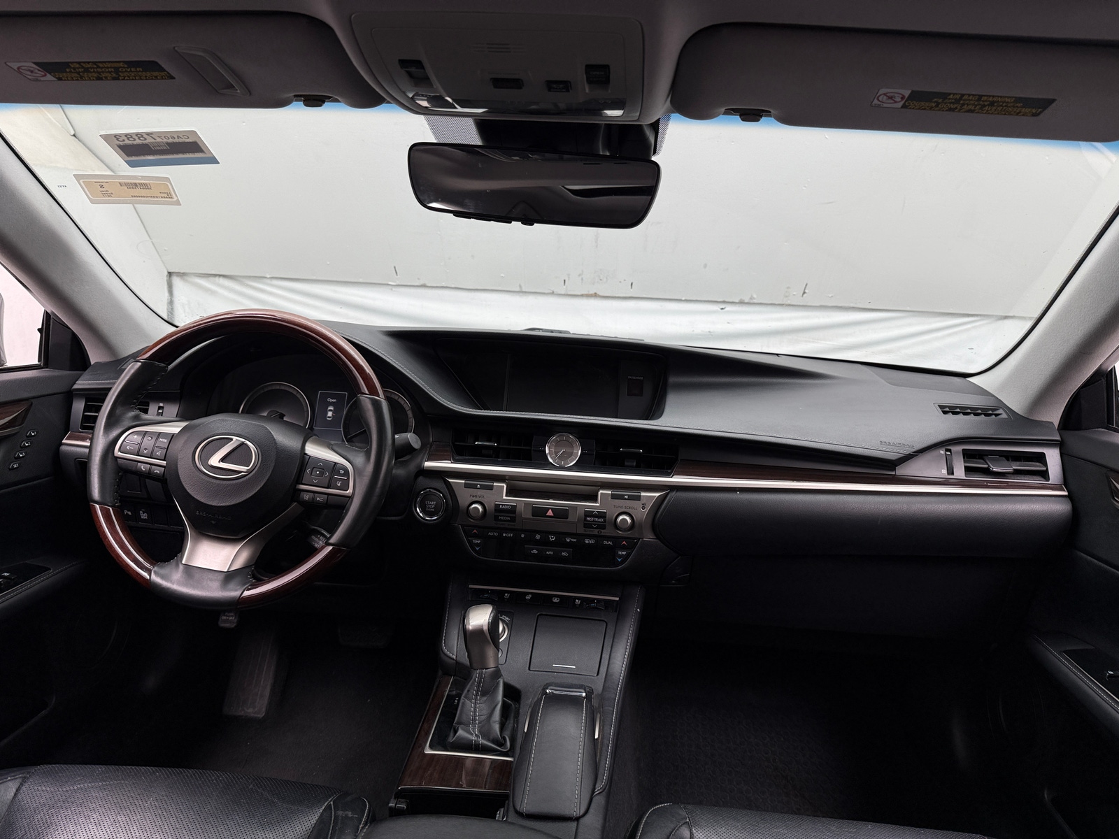 Thumbnail: 2017 Lexus ES - 3