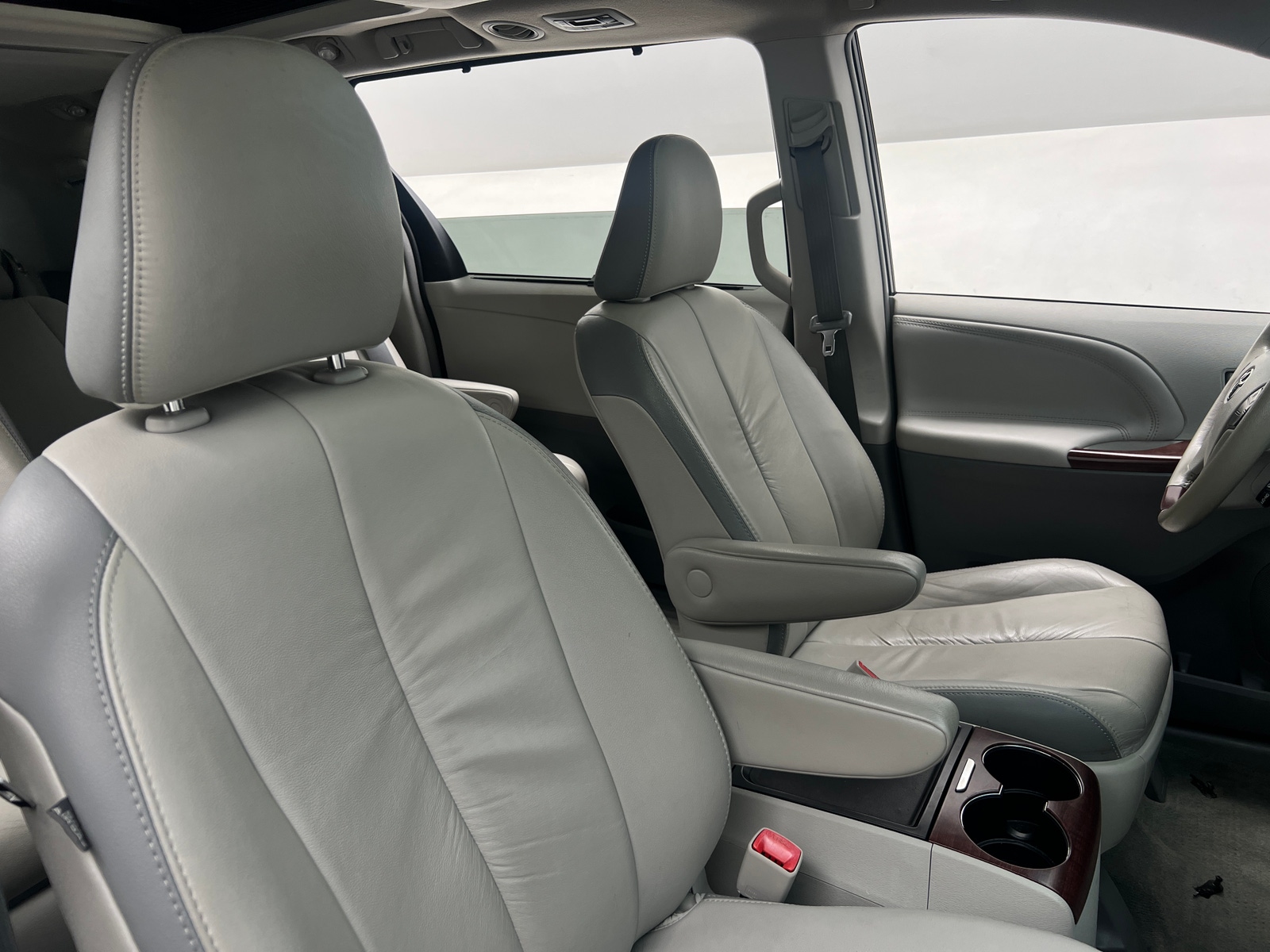 Thumbnail: 2012 Toyota Sienna - 2