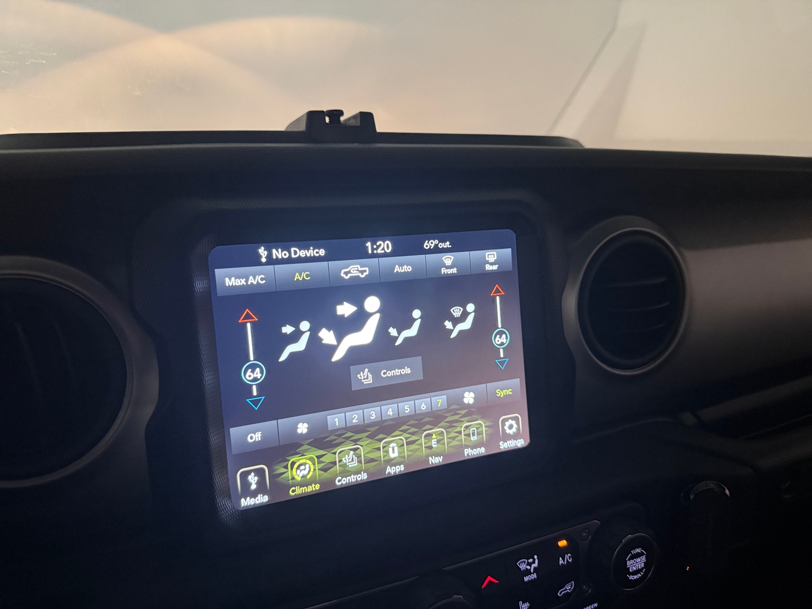 Thumbnail: 2021 Jeep Gladiator - 4