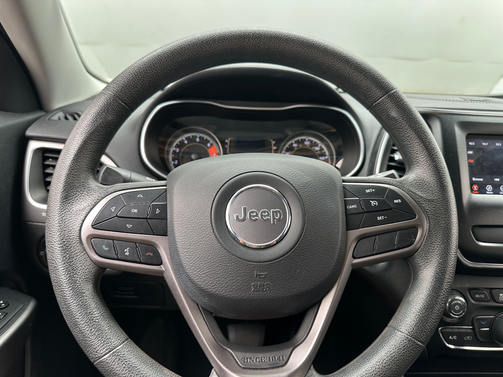 Thumbnail: 2021 Jeep Cherokee - 5