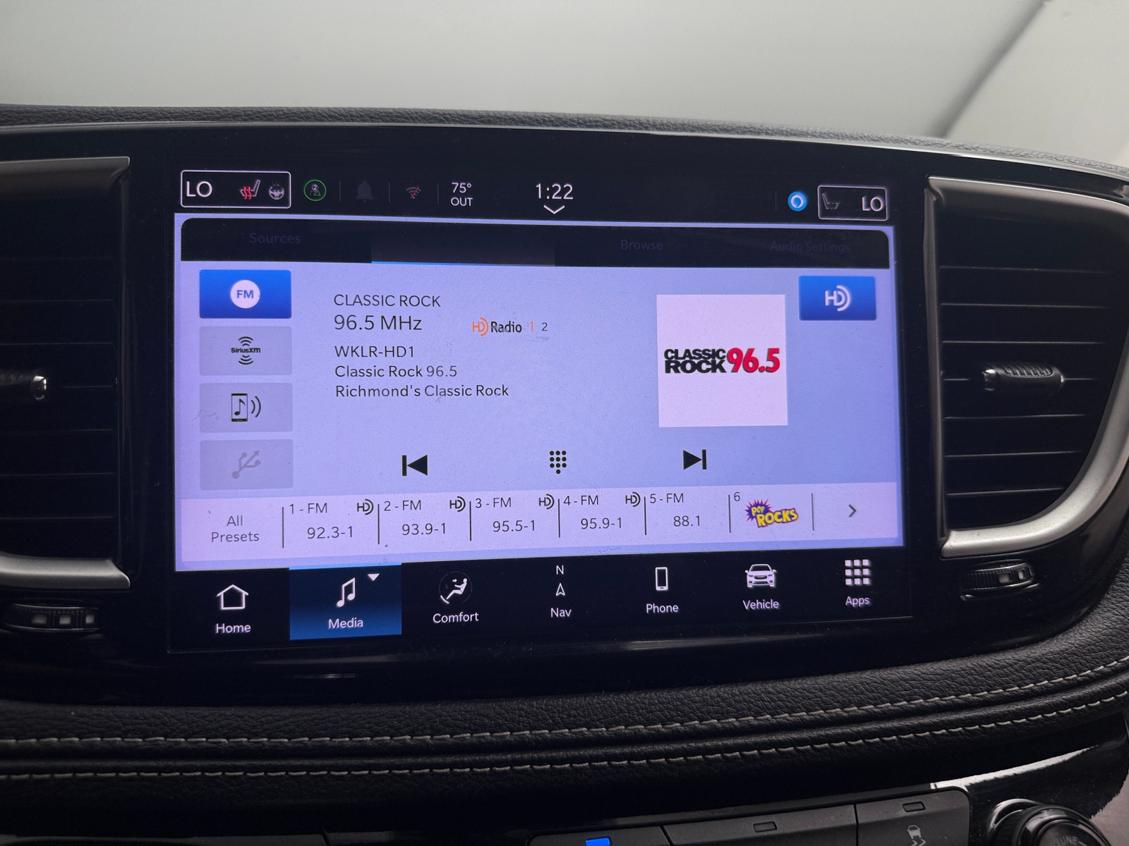Thumbnail: 2024 Chrysler Pacifica - 3