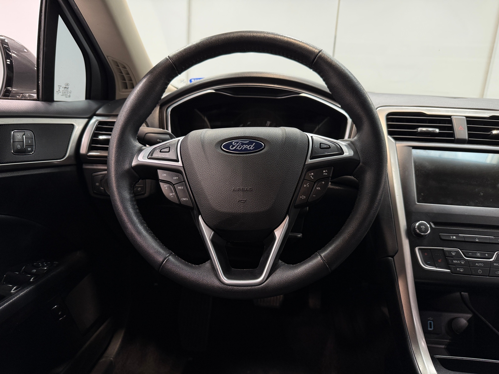 Thumbnail: 2017 Ford Fusion - 4