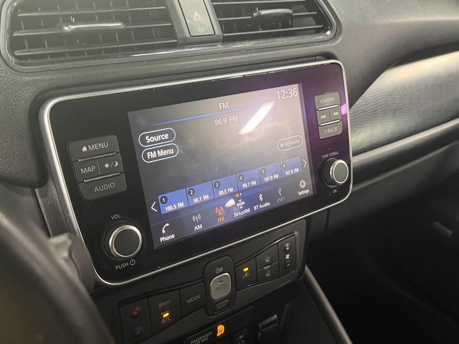 Thumbnail: 2020 Nissan Leaf - 3