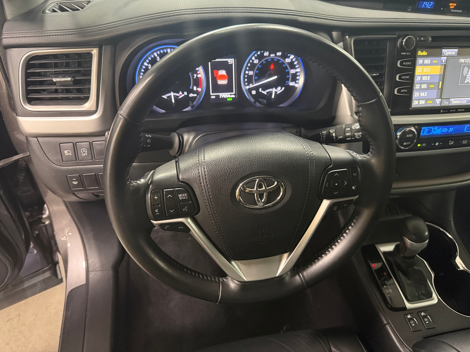 Thumbnail: 2017 Toyota Highlander - 4