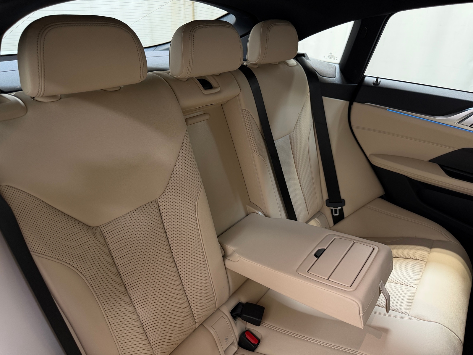 Thumbnail: 2023 BMW i4 - 5