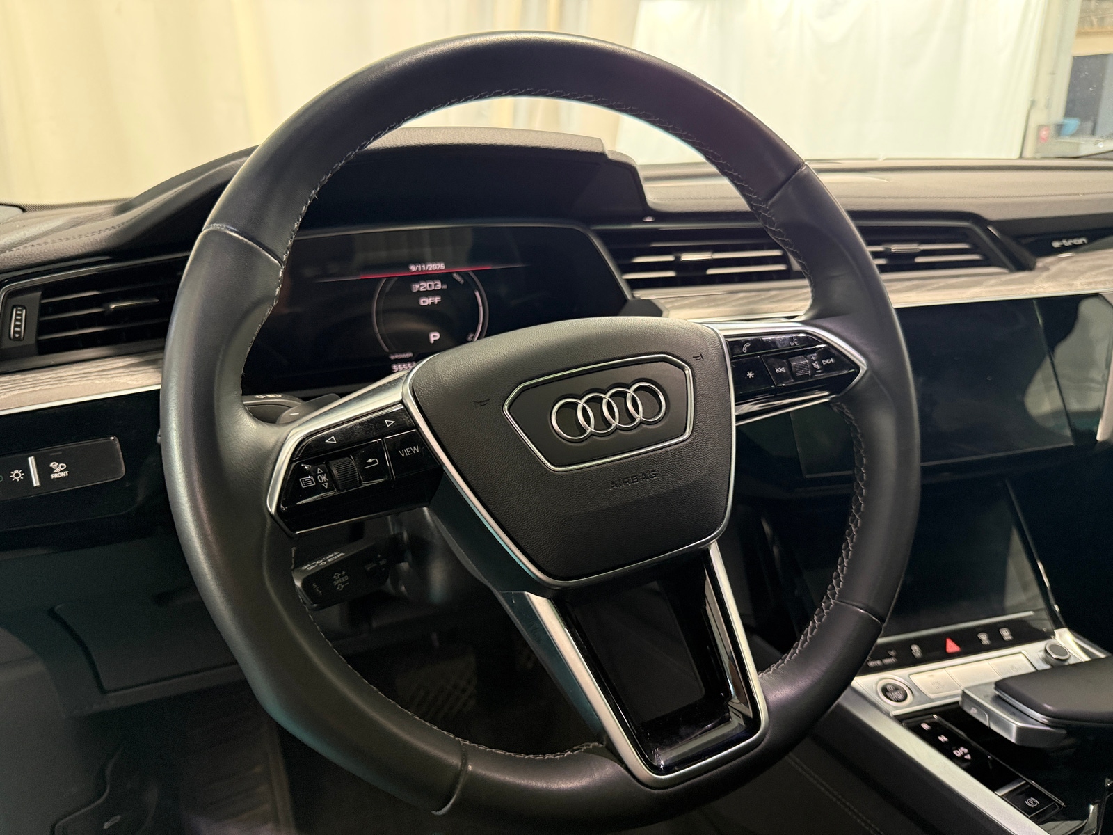 Thumbnail: 2024 Audi Q8 e-tron - 4