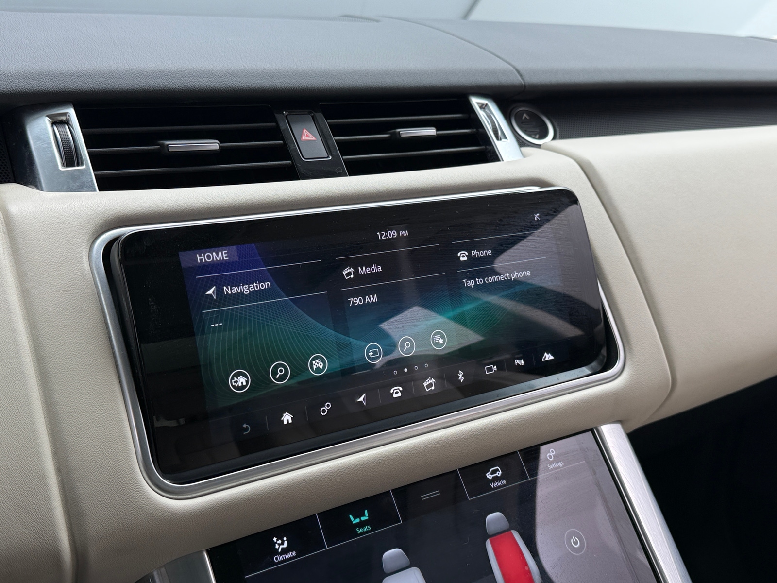 Thumbnail: 2020 Land Rover Range Rover Sport - 3