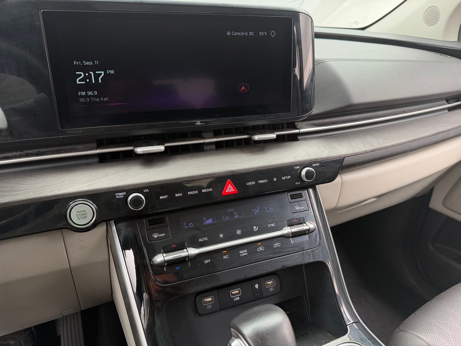 Thumbnail: 2024 Kia Carnival - 3
