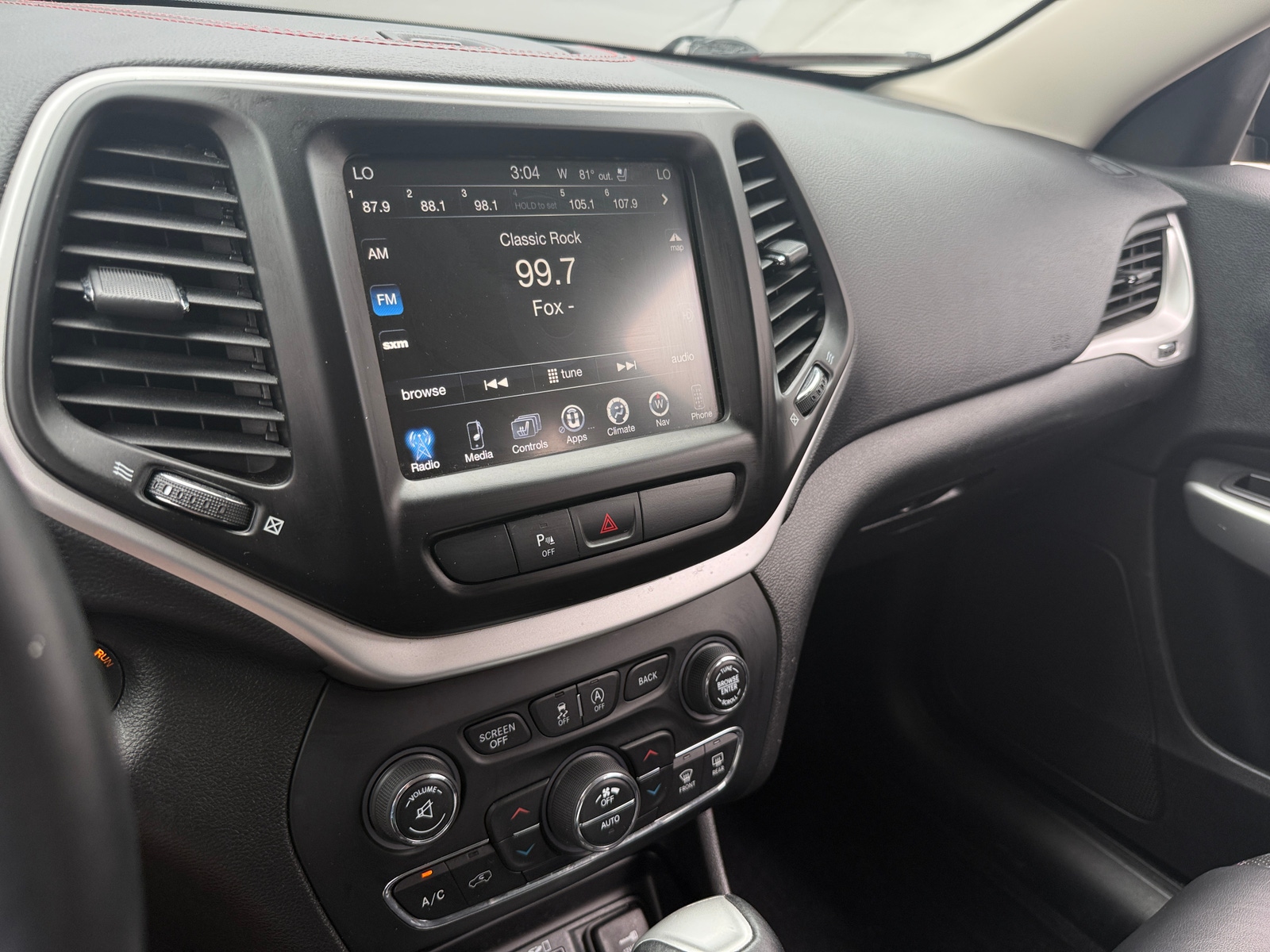 Thumbnail: 2018 Jeep Cherokee - 3