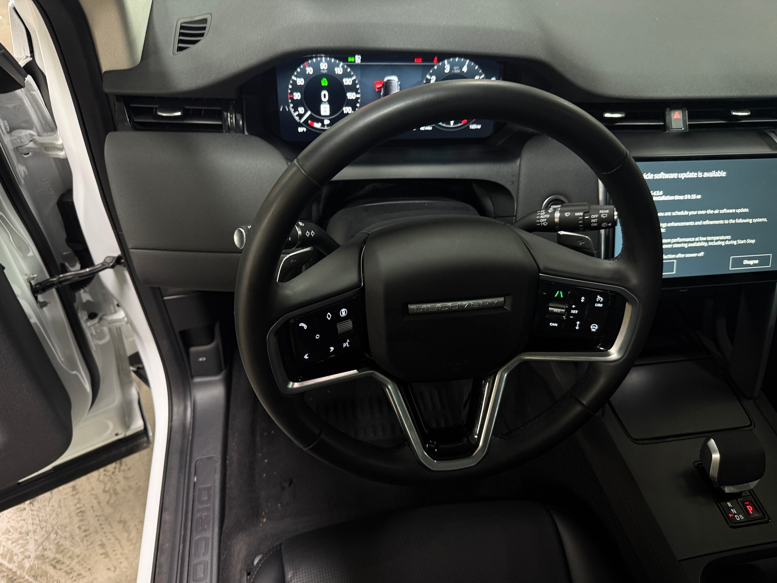 Thumbnail: 2025 Land Rover Discovery Sport - 4