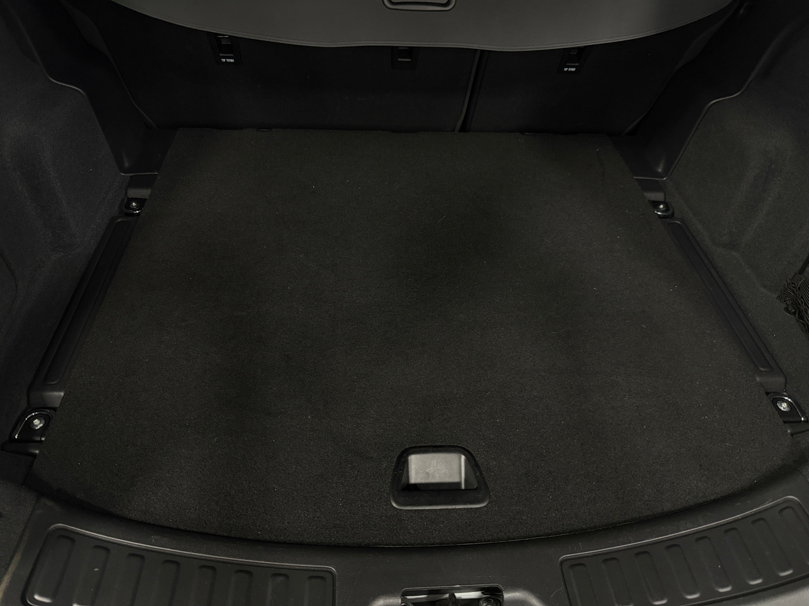 Thumbnail: 2025 Land Rover Discovery Sport - 6
