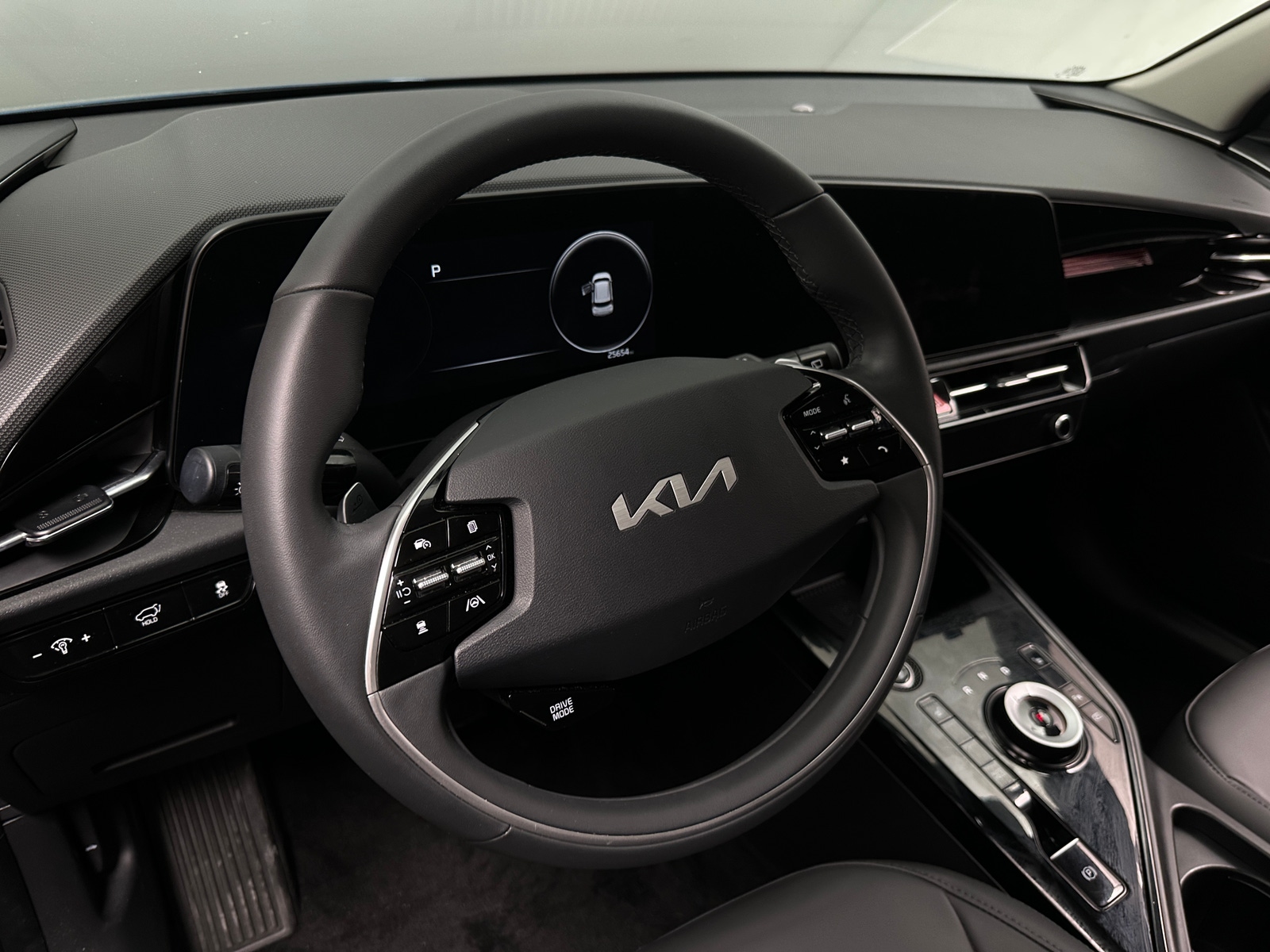 Thumbnail: 2024 Kia Niro - 4