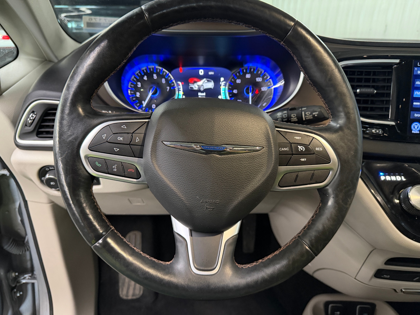 Thumbnail: 2017 Chrysler Pacifica - 4