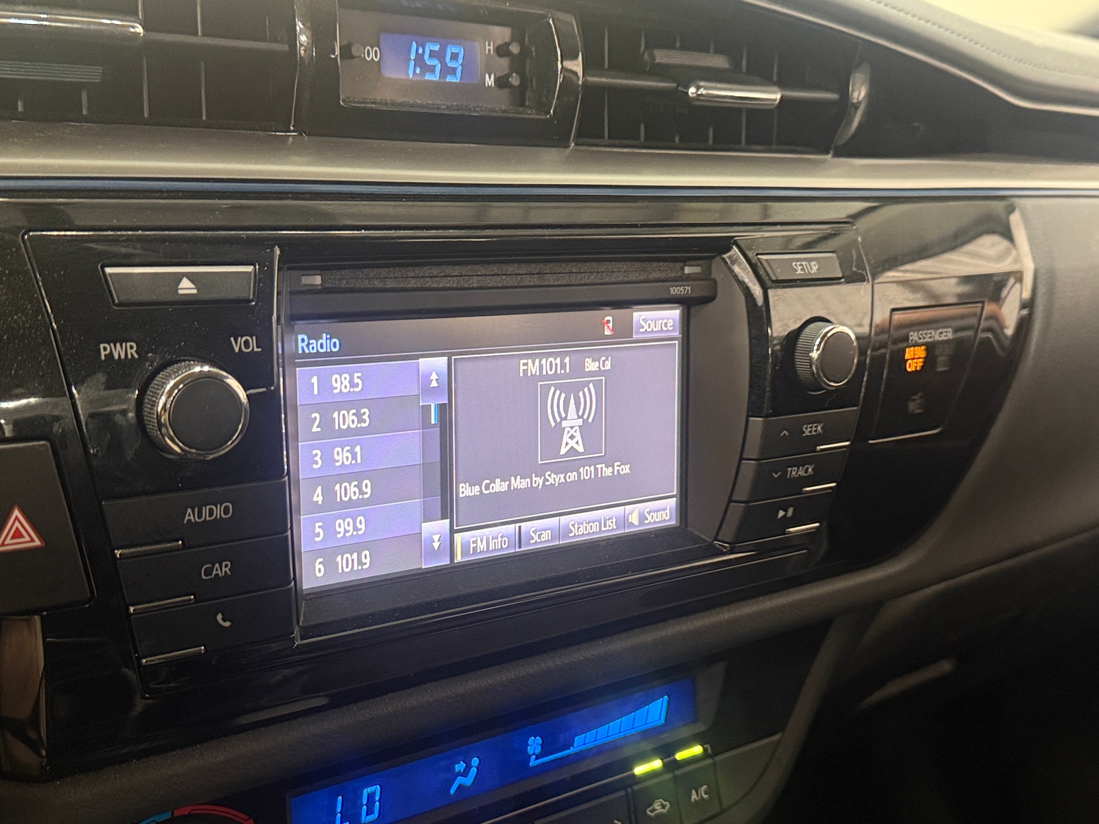 Thumbnail: 2016 Toyota Corolla - 4