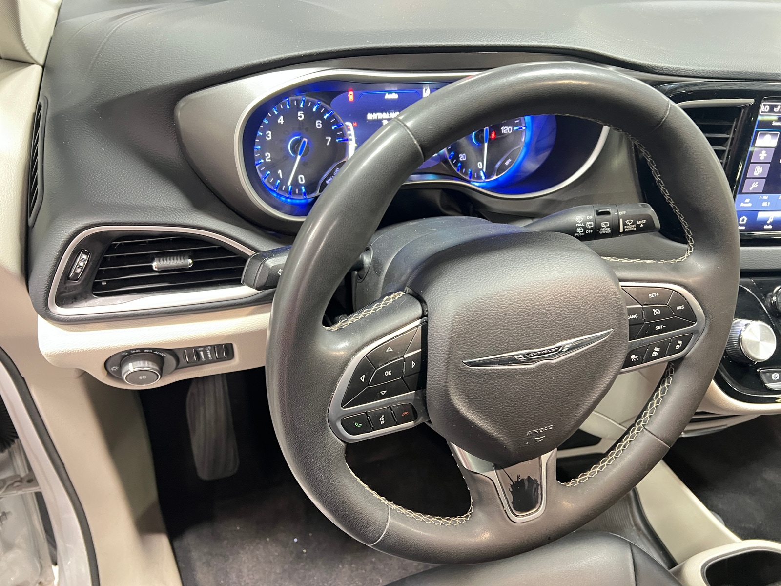 Thumbnail: 2024 Chrysler Pacifica - 4