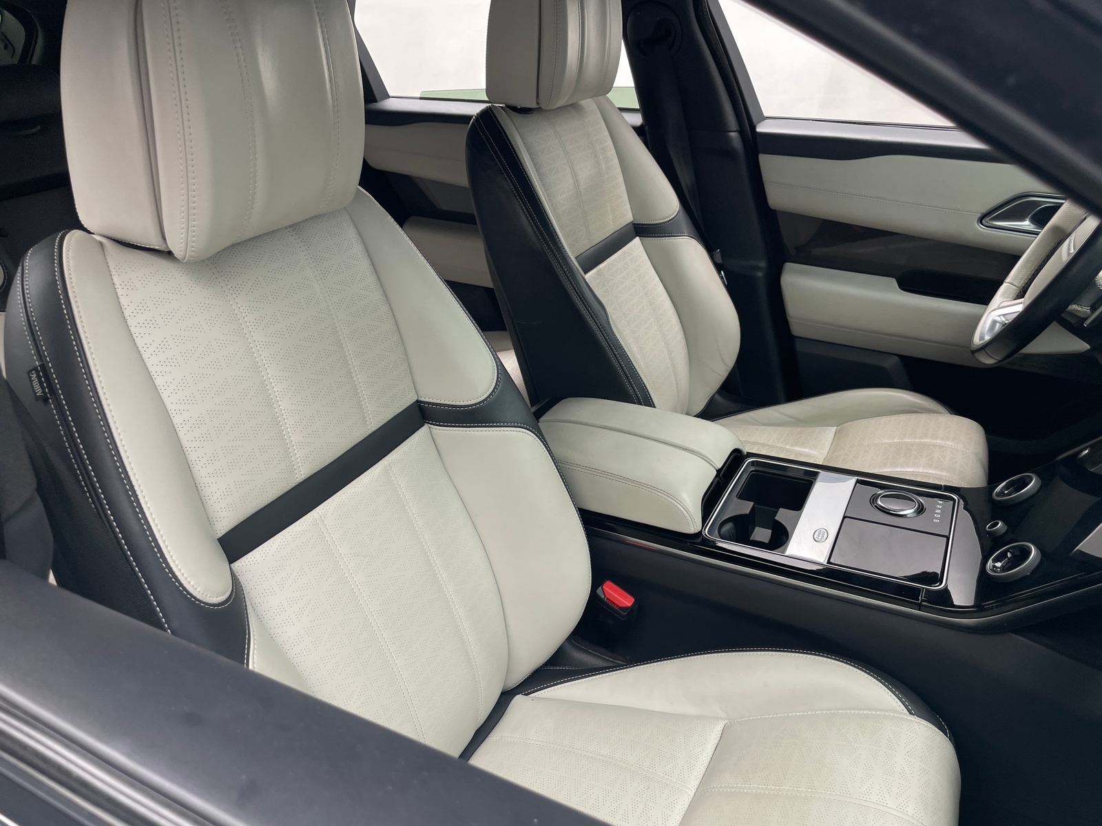 Thumbnail: 2018 Land Rover Range Rover Velar - 2
