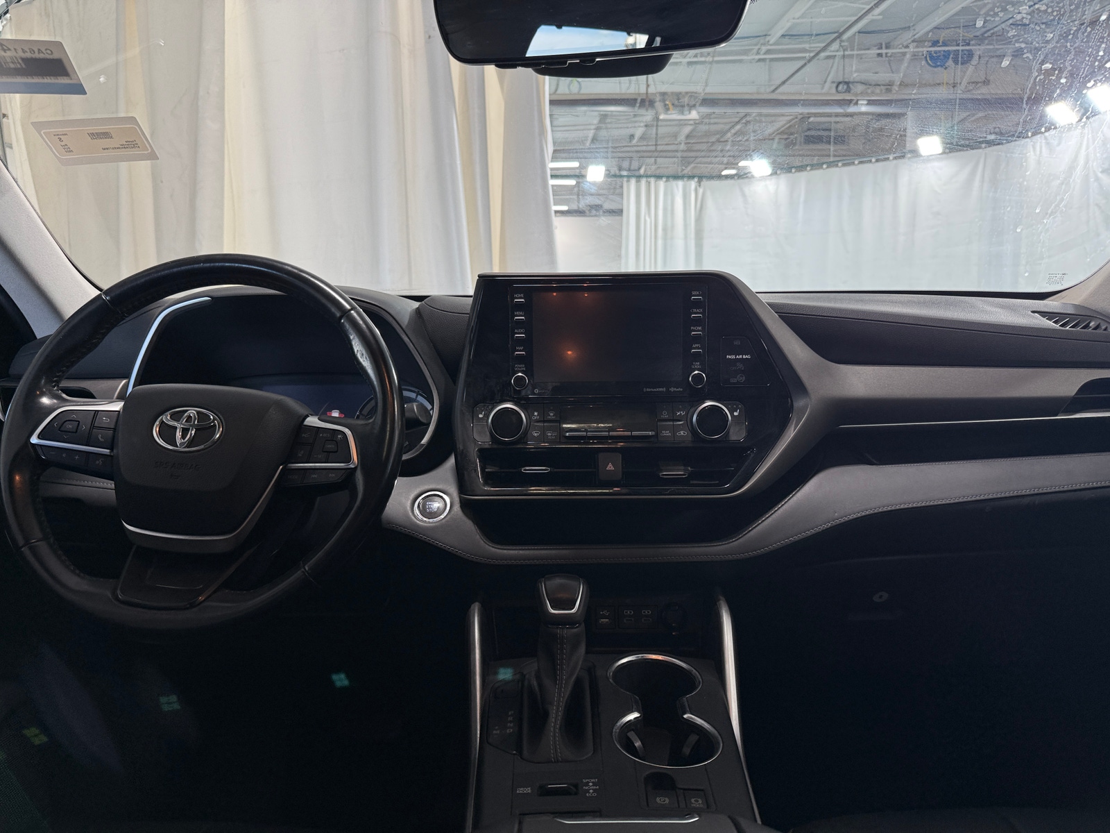 Thumbnail: 2022 Toyota Highlander - 2